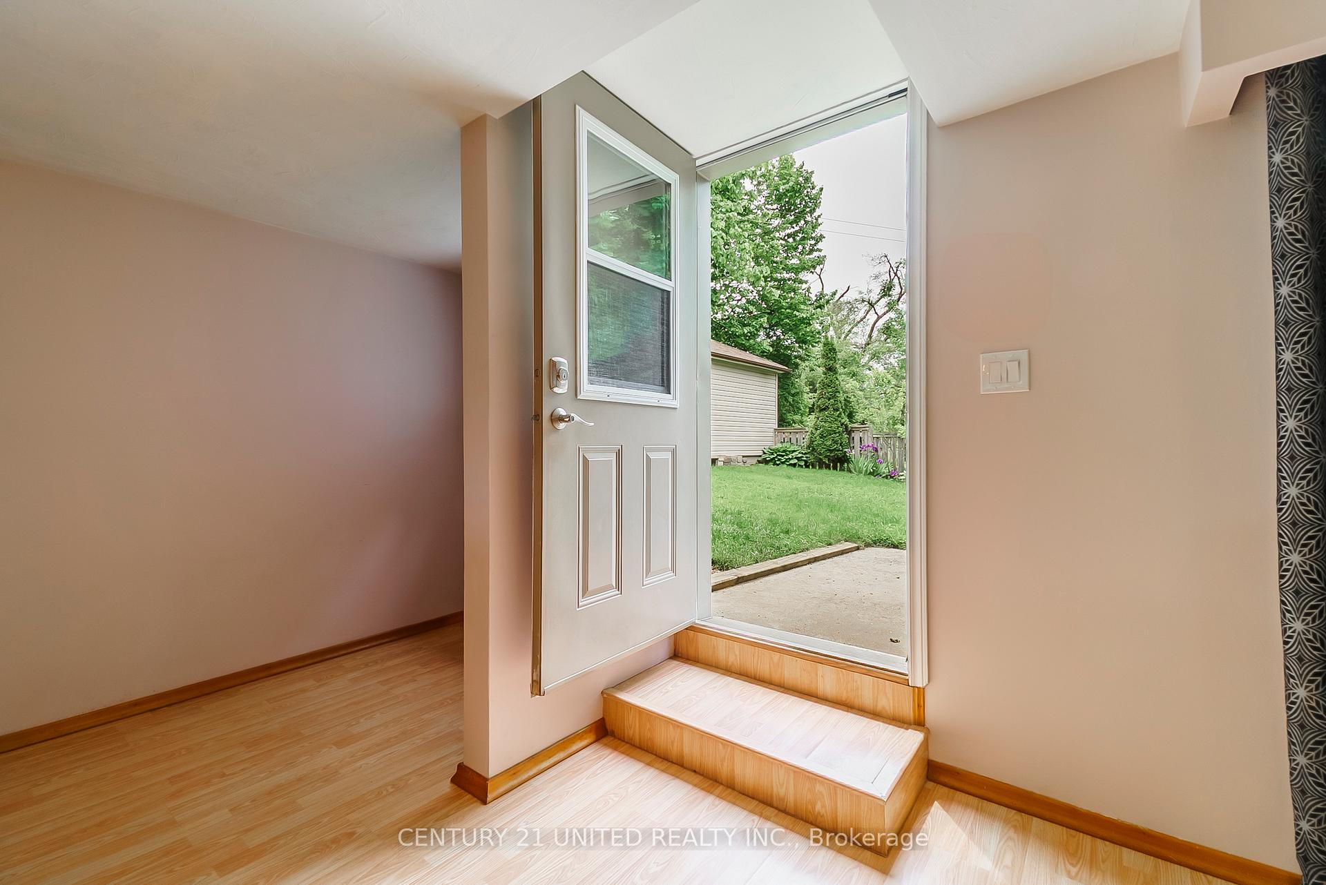 Photo 30 of 861 Hilliard Street, Peterborough, Northcrest Ward 5 — HOMEH