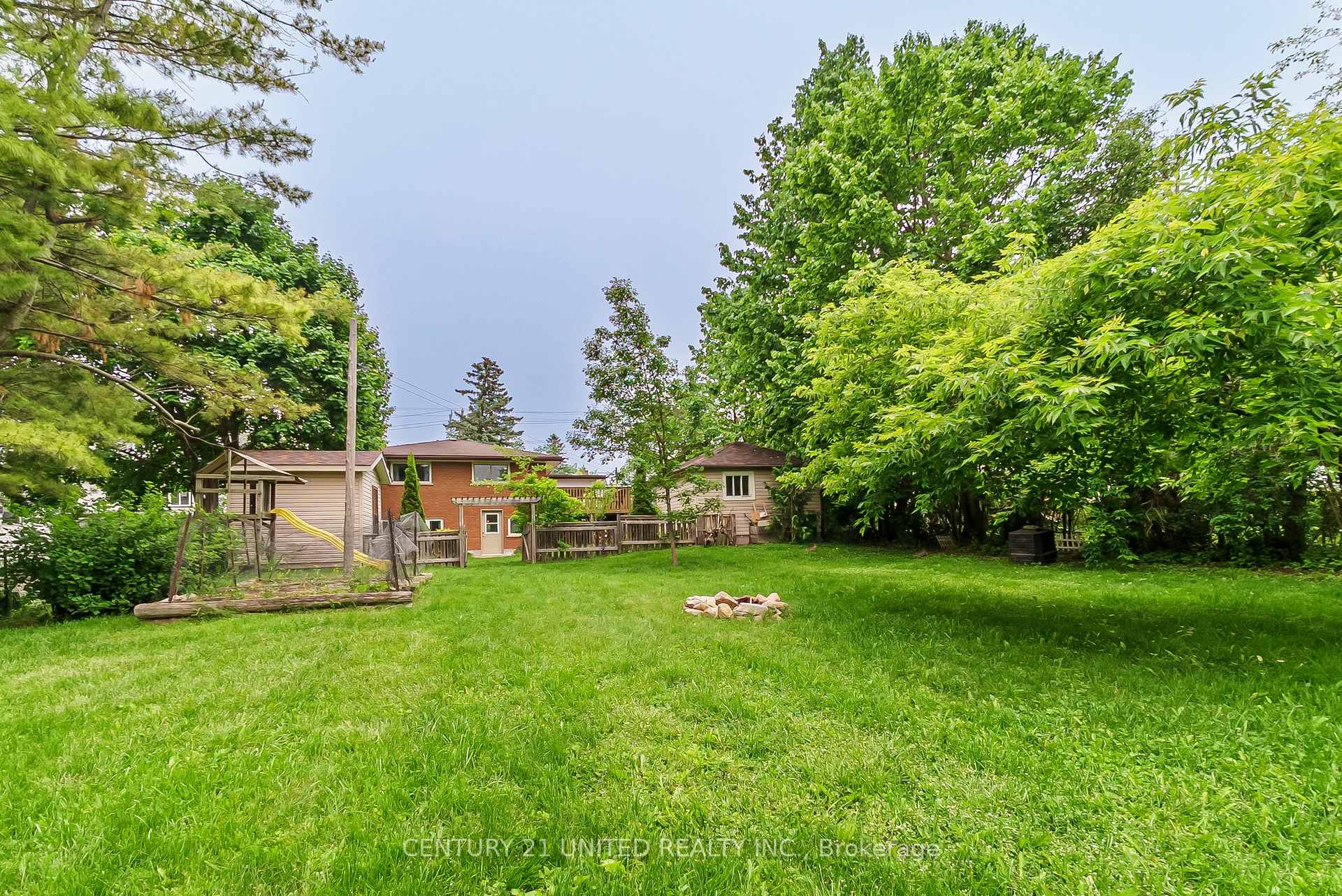 Photo 34 of 861 Hilliard Street, Peterborough, Northcrest Ward 5 — HOMEH