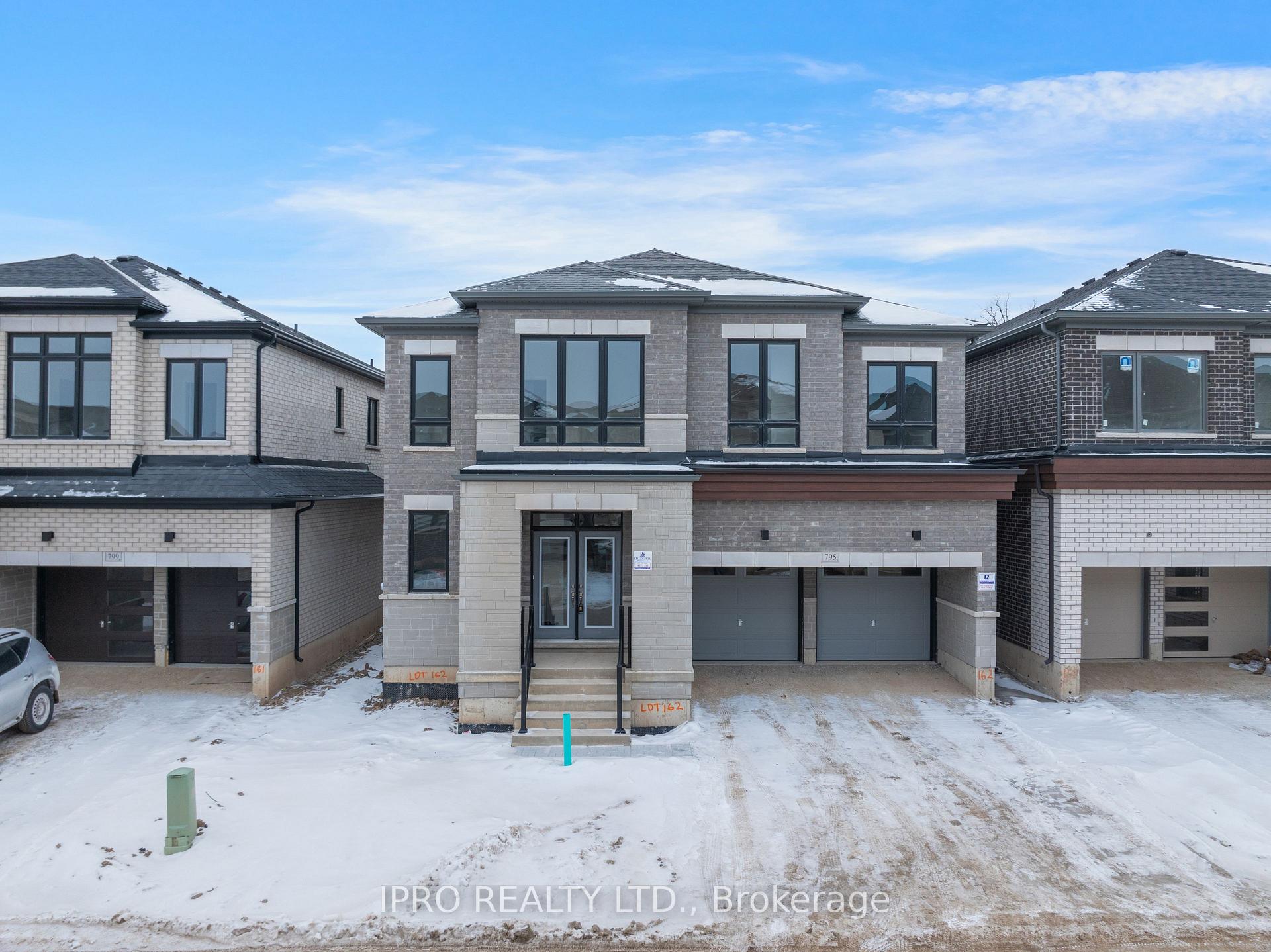 Front of 795 Apple Terrace
