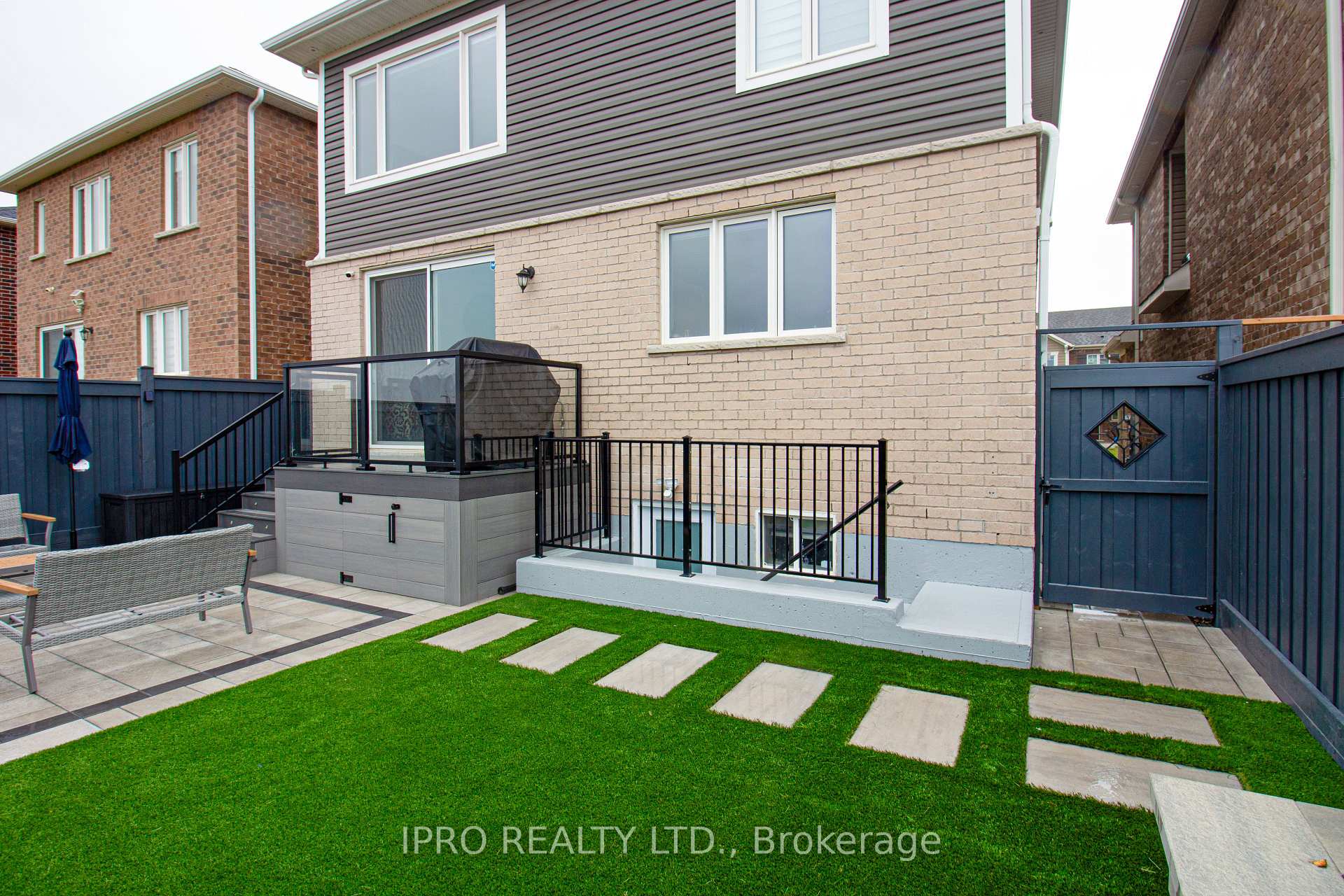 Photo 6 of 813 Aspen Terrace, Milton, Cobban — HOMEH