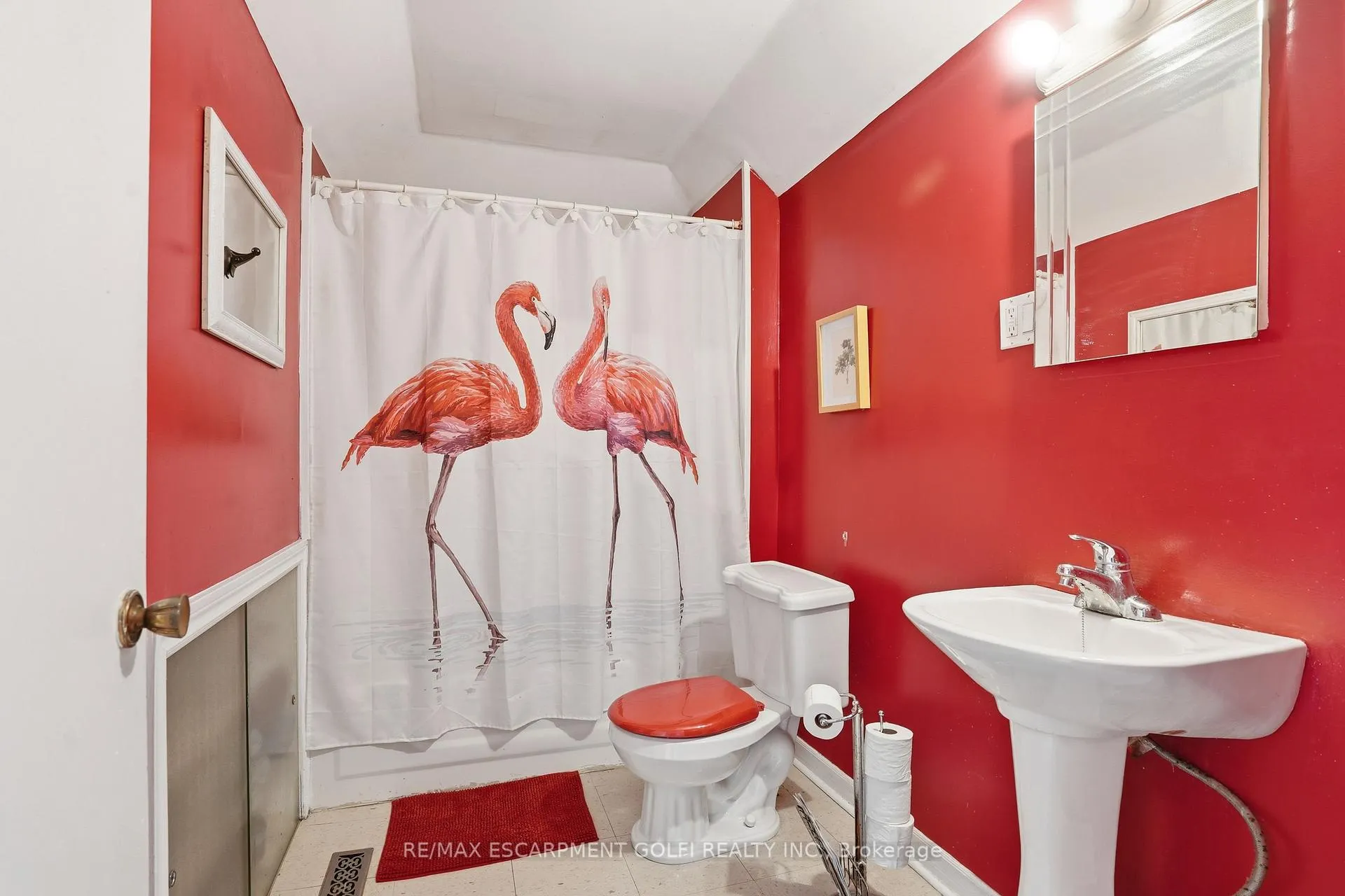 Photo 13 of 34 Vine Street S, St. Catharines, E. Chester — HOMEH