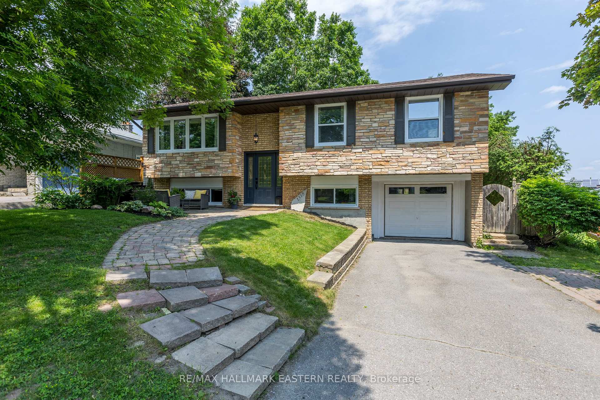 Photo 1 of 1318 Cedargrove Drive, Peterborough, Monaghan Ward 2 — HOMEH