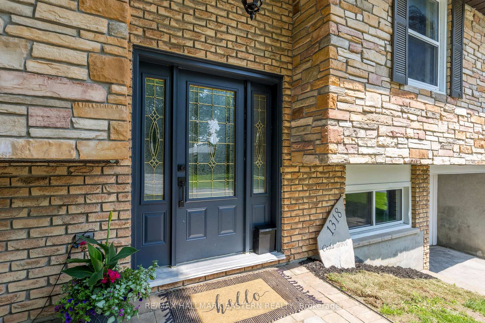 Photo 2 of 1318 Cedargrove Drive, Peterborough, Monaghan Ward 2 — HOMEH