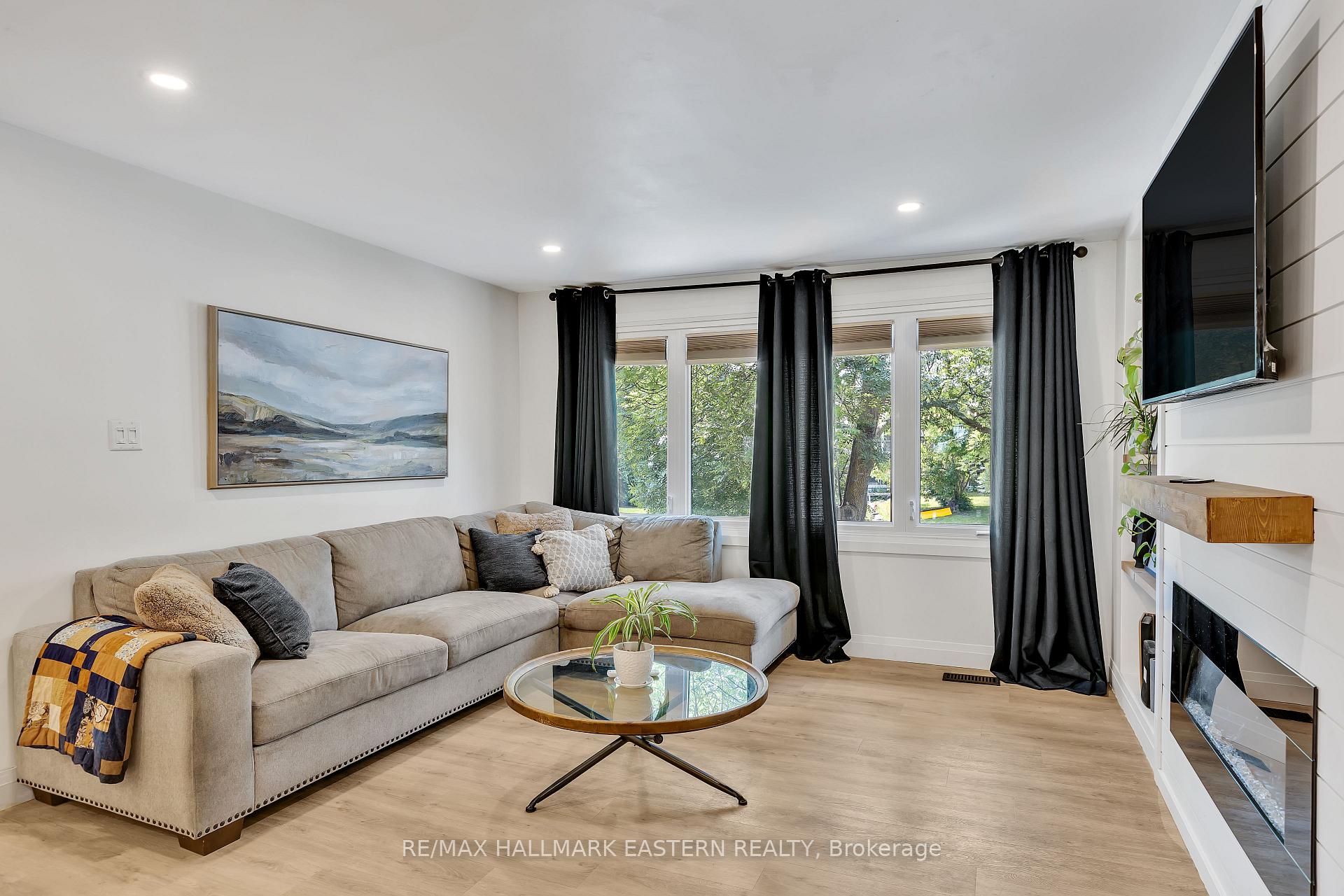 Photo 6 of 1318 Cedargrove Drive, Peterborough, Monaghan Ward 2 — HOMEH