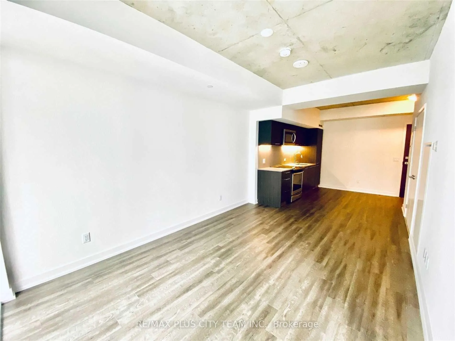 Photo 5 of Unit 1006, 30 Baseball Place, Toronto, South Riverdale — HOMEH