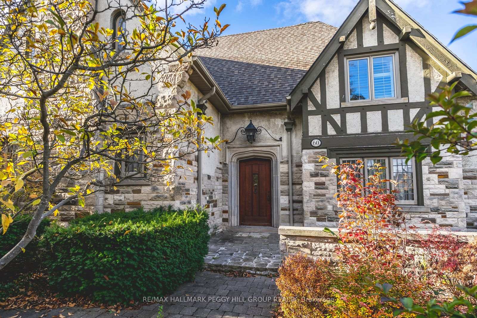 Photo 3 of 60 High Street, Barrie, Queen's Park — HOMEH