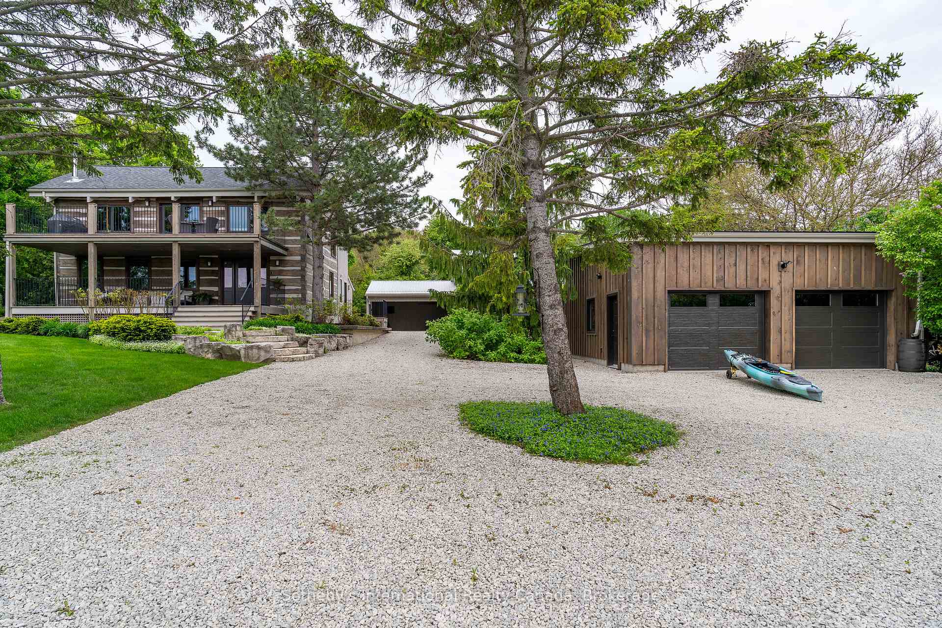 Photo 2 of 116 Lakeshore Road E, Blue Mountains — HOMEH