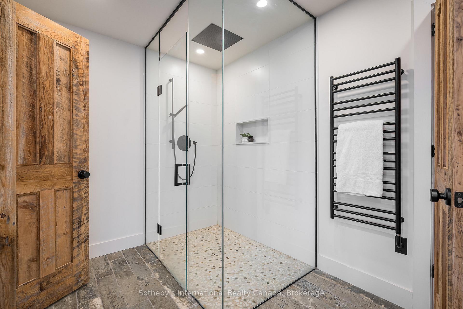 Photo 11 of 116 Lakeshore Road E, Blue Mountains — HOMEH