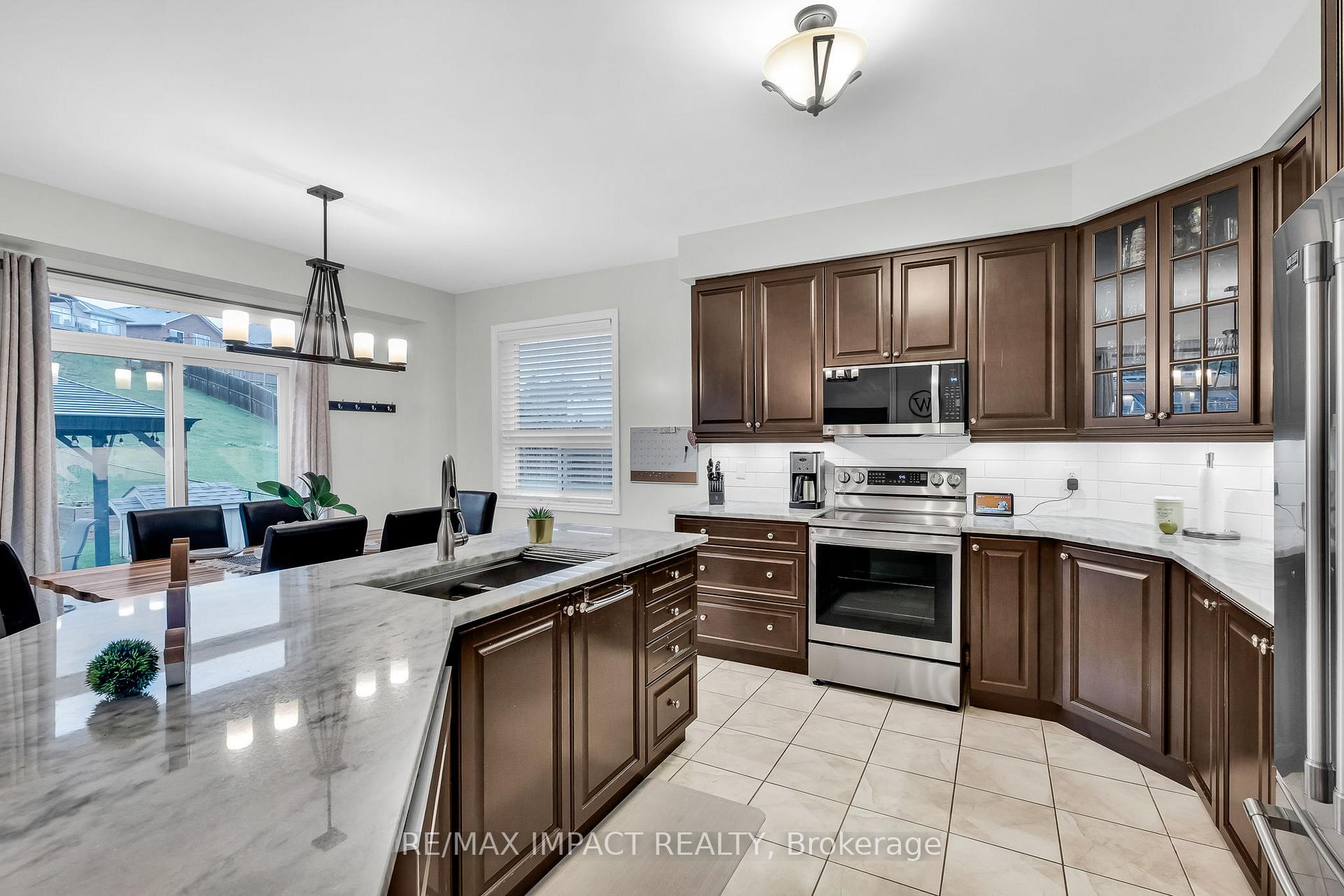 Photo 13 of 2486 Cunningham Boulevard, Peterborough, Ashburnham Ward 4 — HOMEH