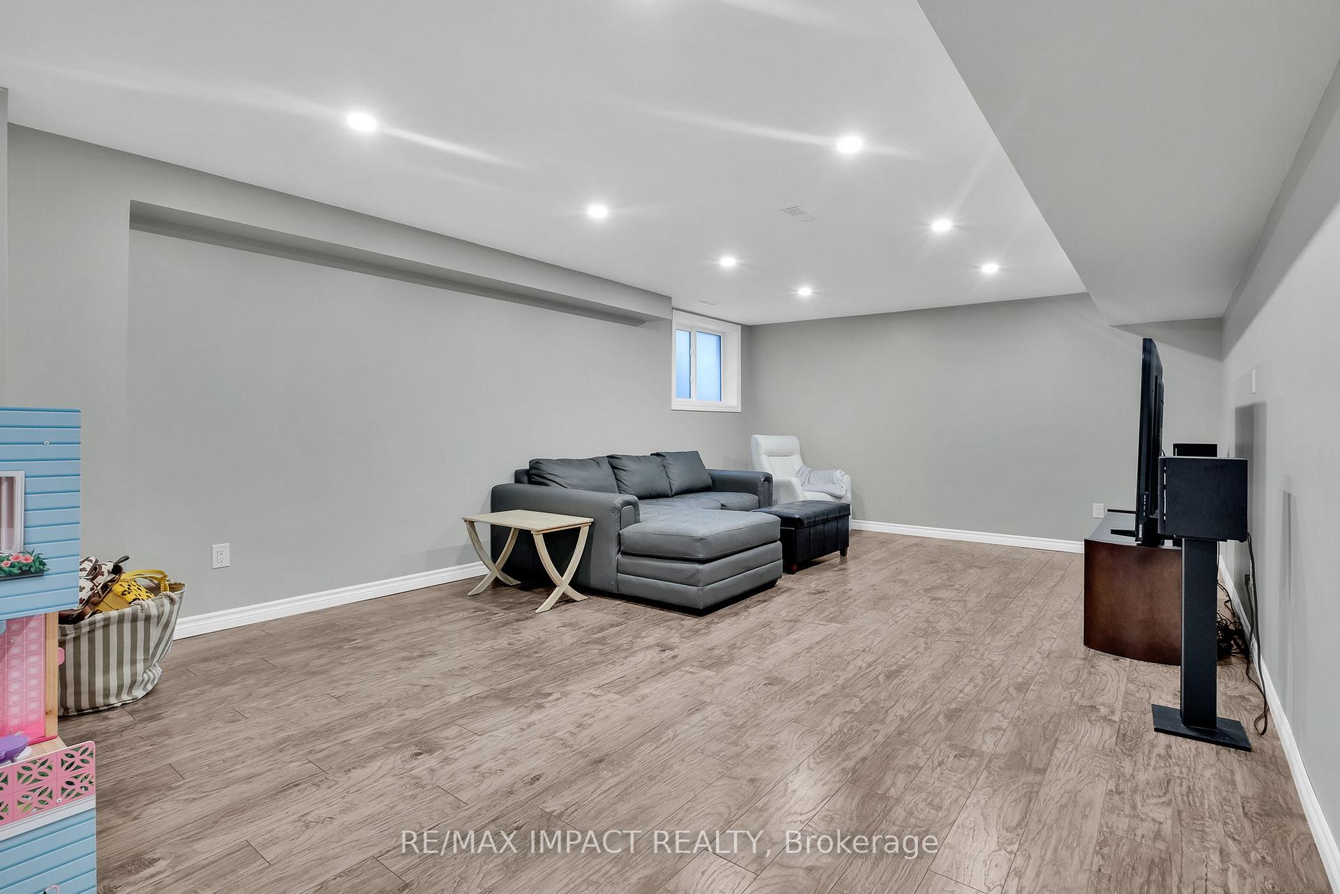Photo 33 of 2486 Cunningham Boulevard, Peterborough, Ashburnham Ward 4 — HOMEH