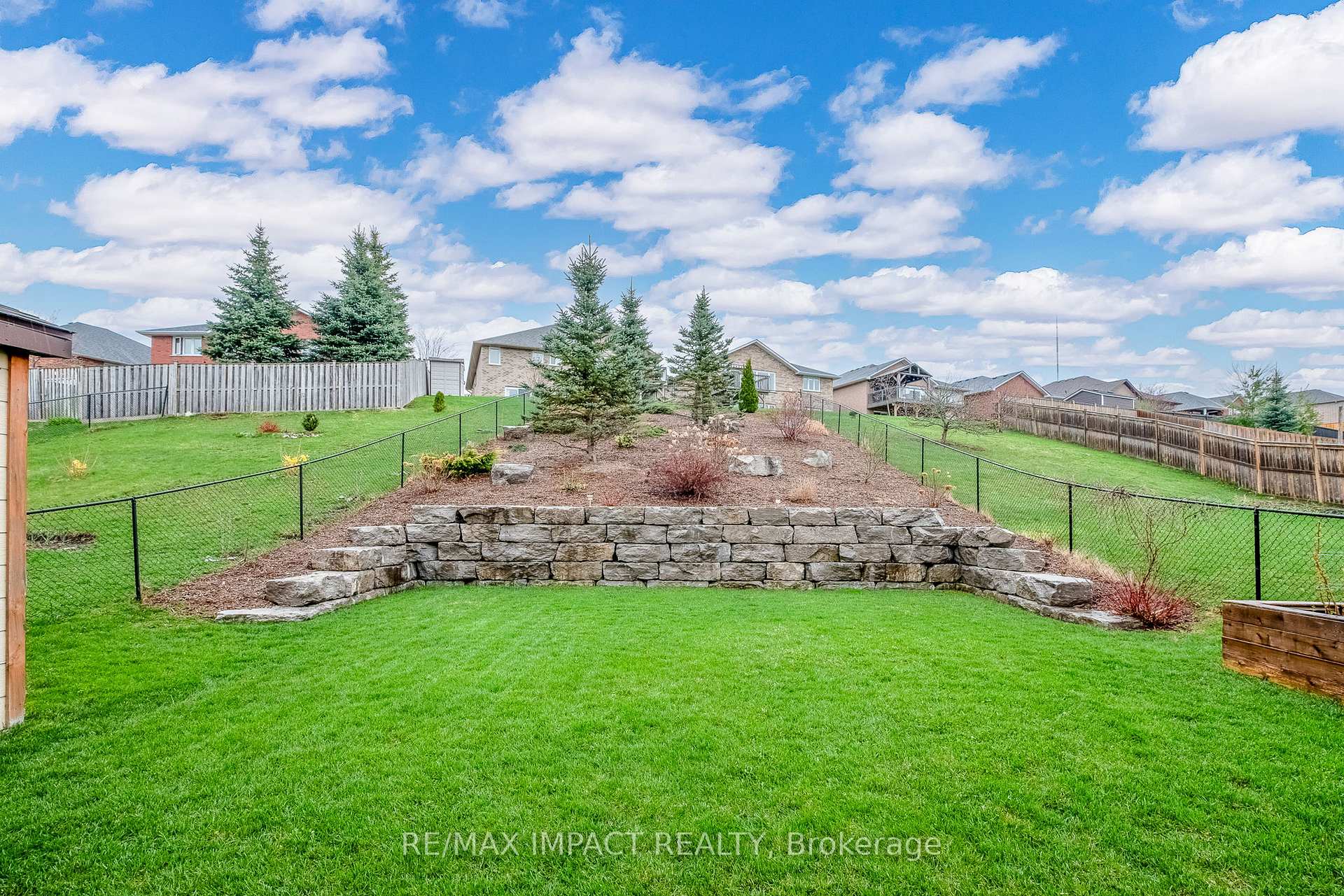 Photo 41 of 2486 Cunningham Boulevard, Peterborough, Ashburnham Ward 4 — HOMEH