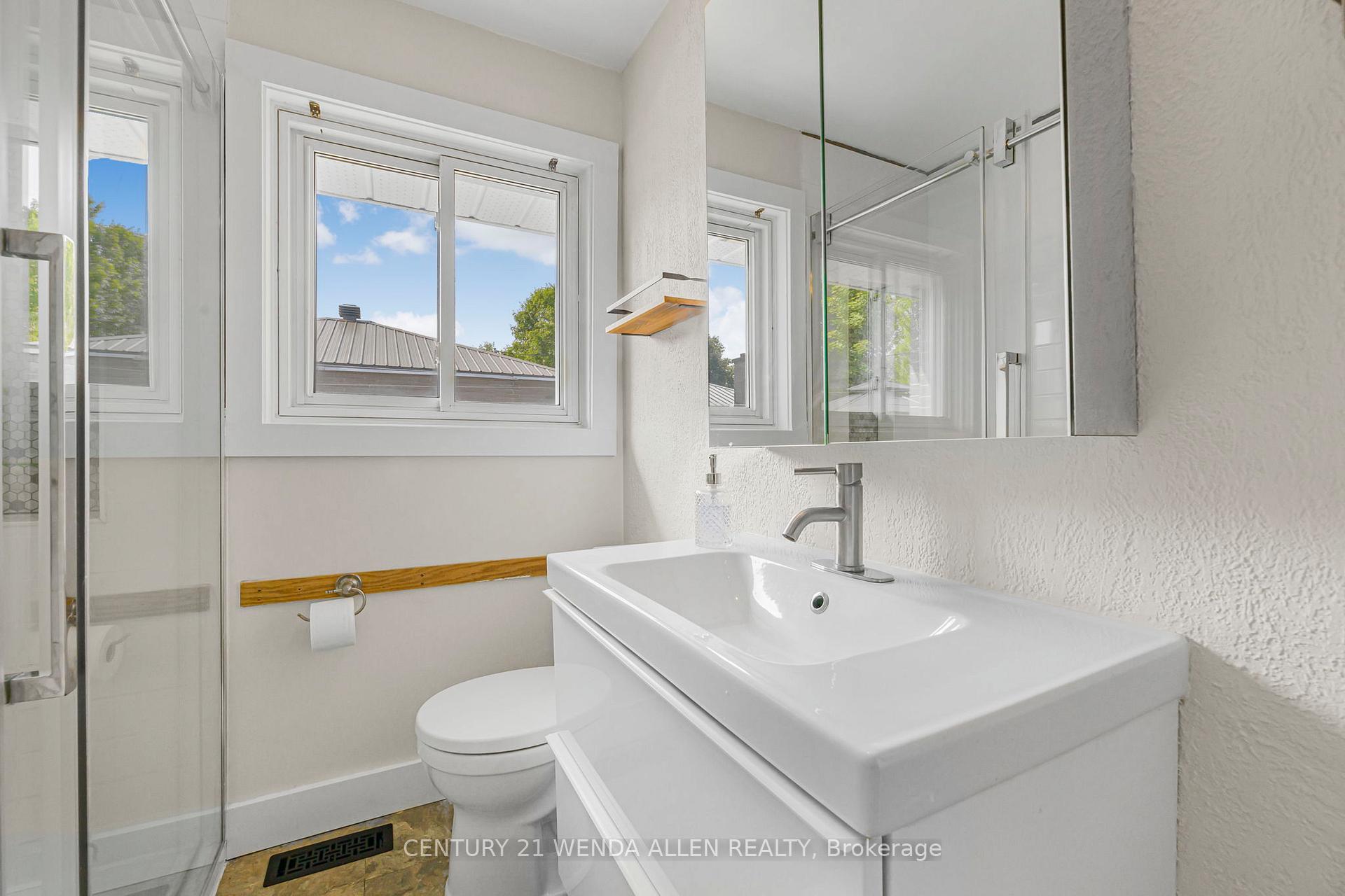 Photo 16 of 1015 Oriole Drive, Peterborough, Northcrest Ward 5 — HOMEH