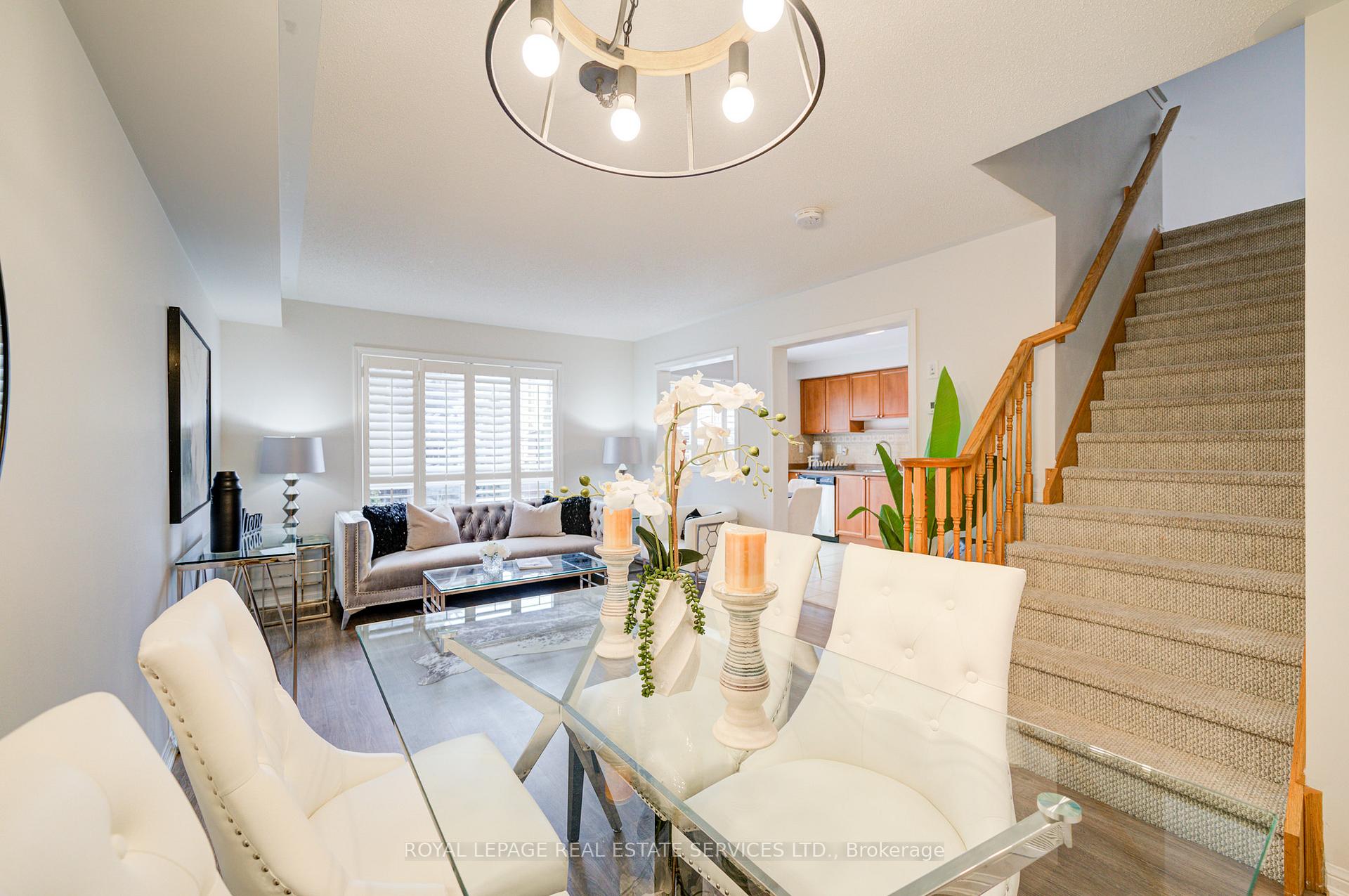 Photo 4 of 852 Gifford Crescent, Milton, Coates — HOMEH