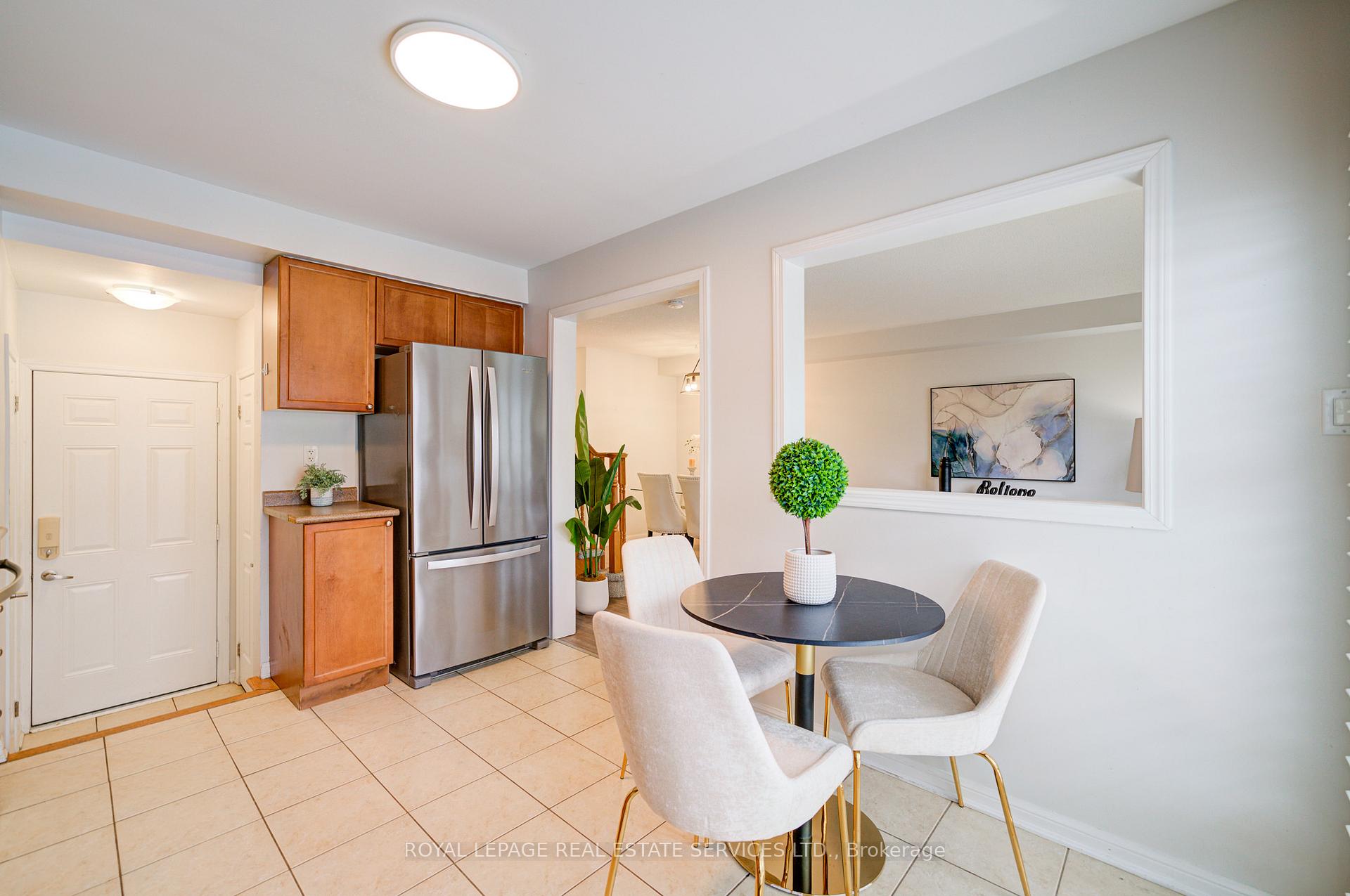 Photo 12 of 852 Gifford Crescent, Milton, Coates — HOMEH