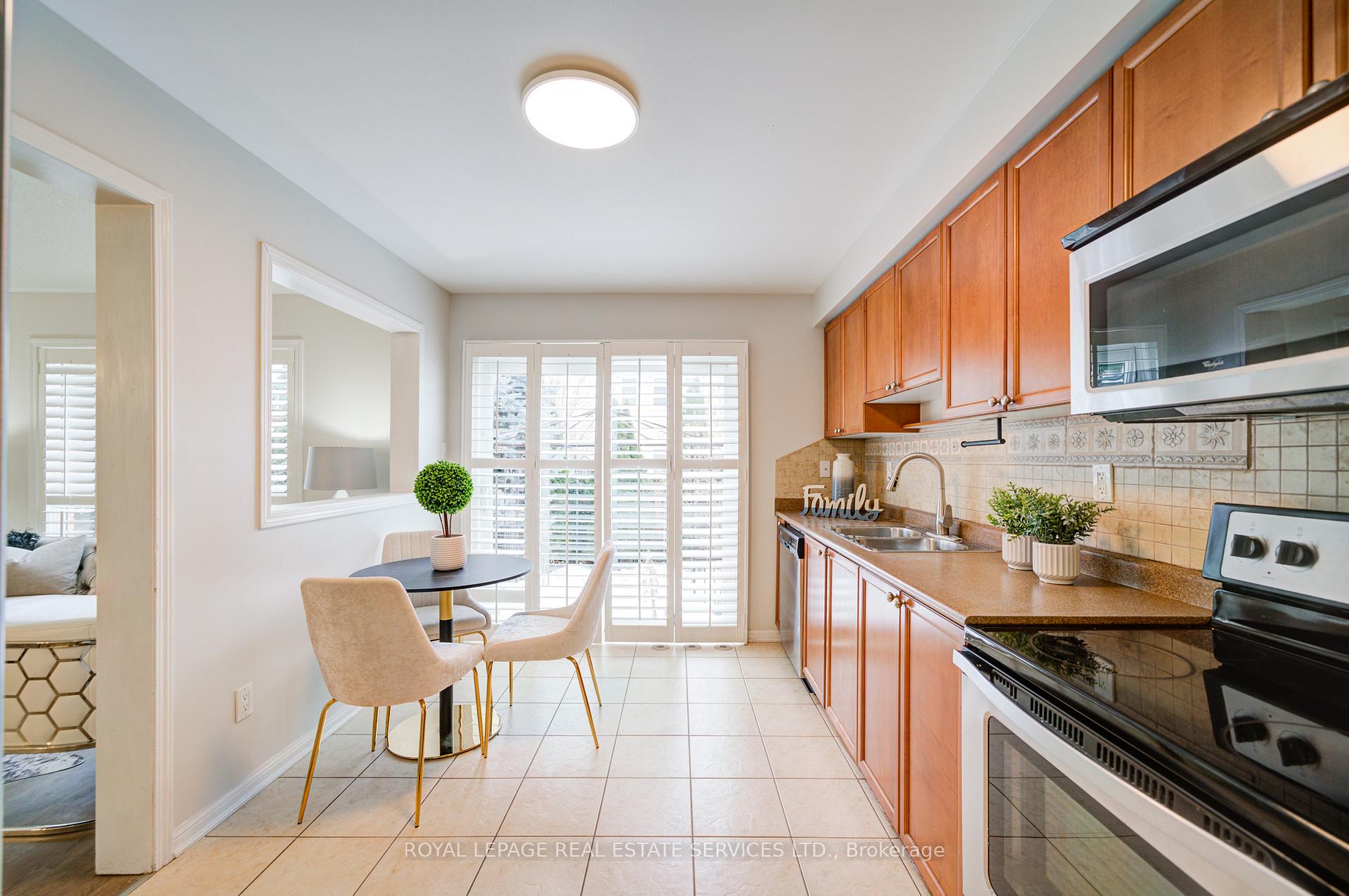 Photo 14 of 852 Gifford Crescent, Milton, Coates — HOMEH