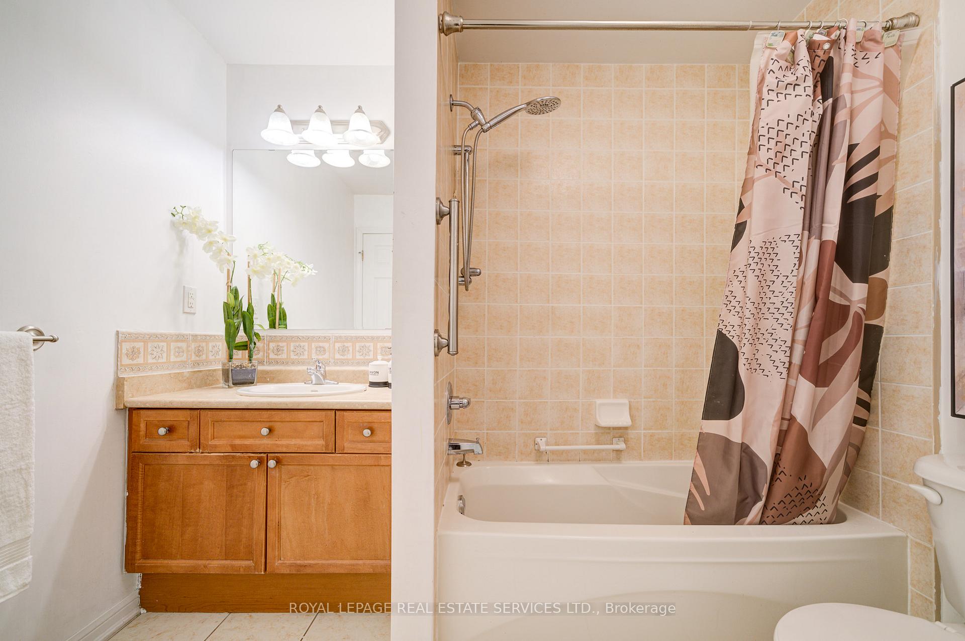 Photo 18 of 852 Gifford Crescent, Milton, Coates — HOMEH