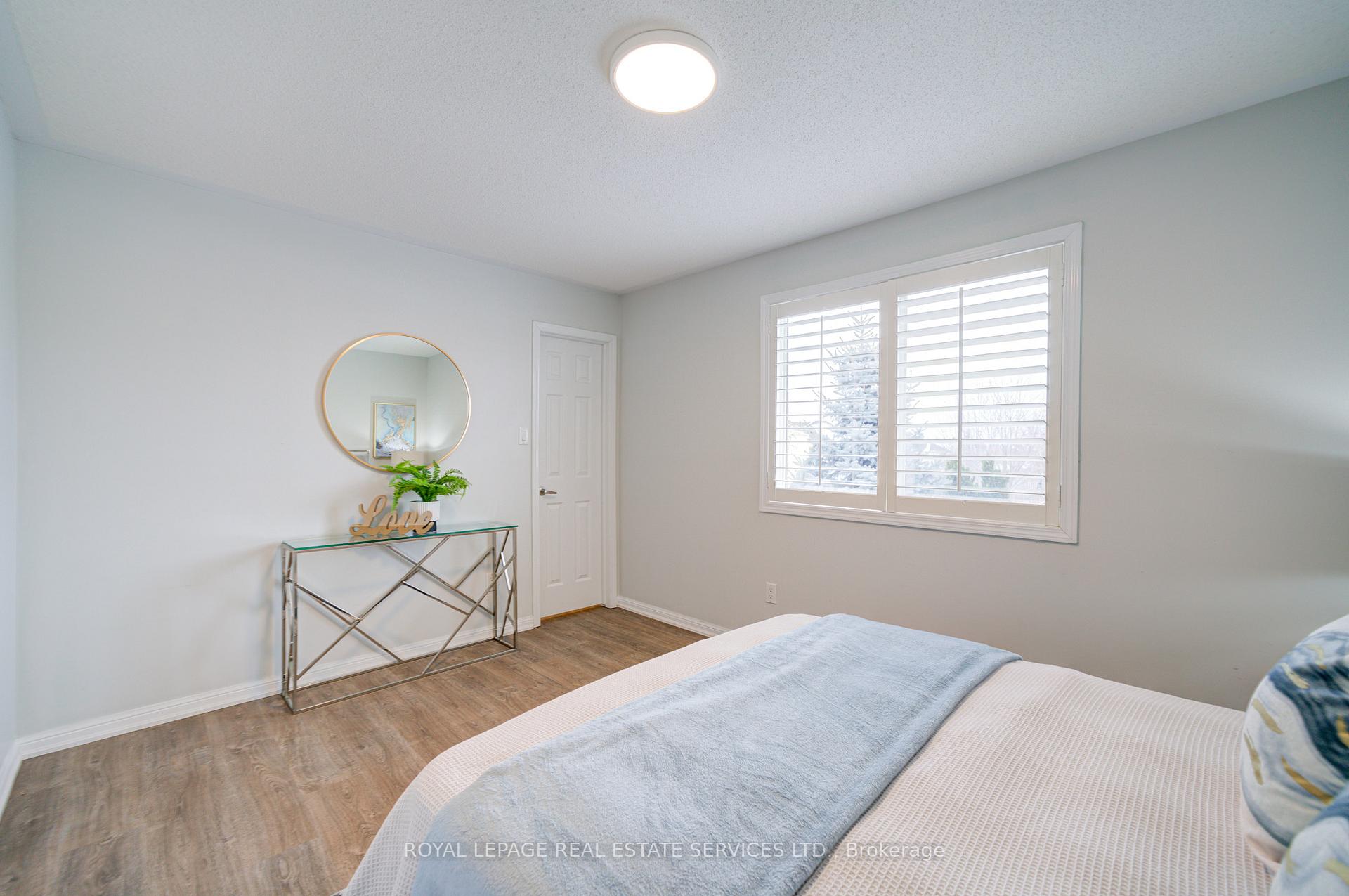 Photo 22 of 852 Gifford Crescent, Milton, Coates — HOMEH