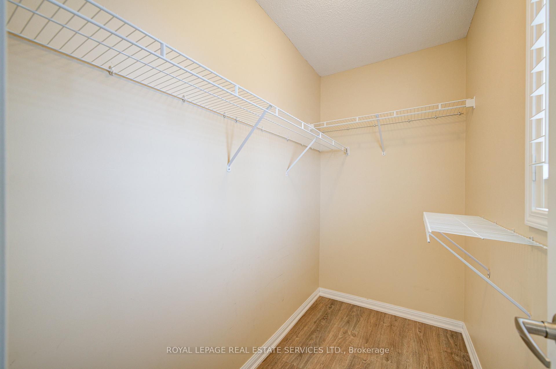 Photo 23 of 852 Gifford Crescent, Milton, Coates — HOMEH