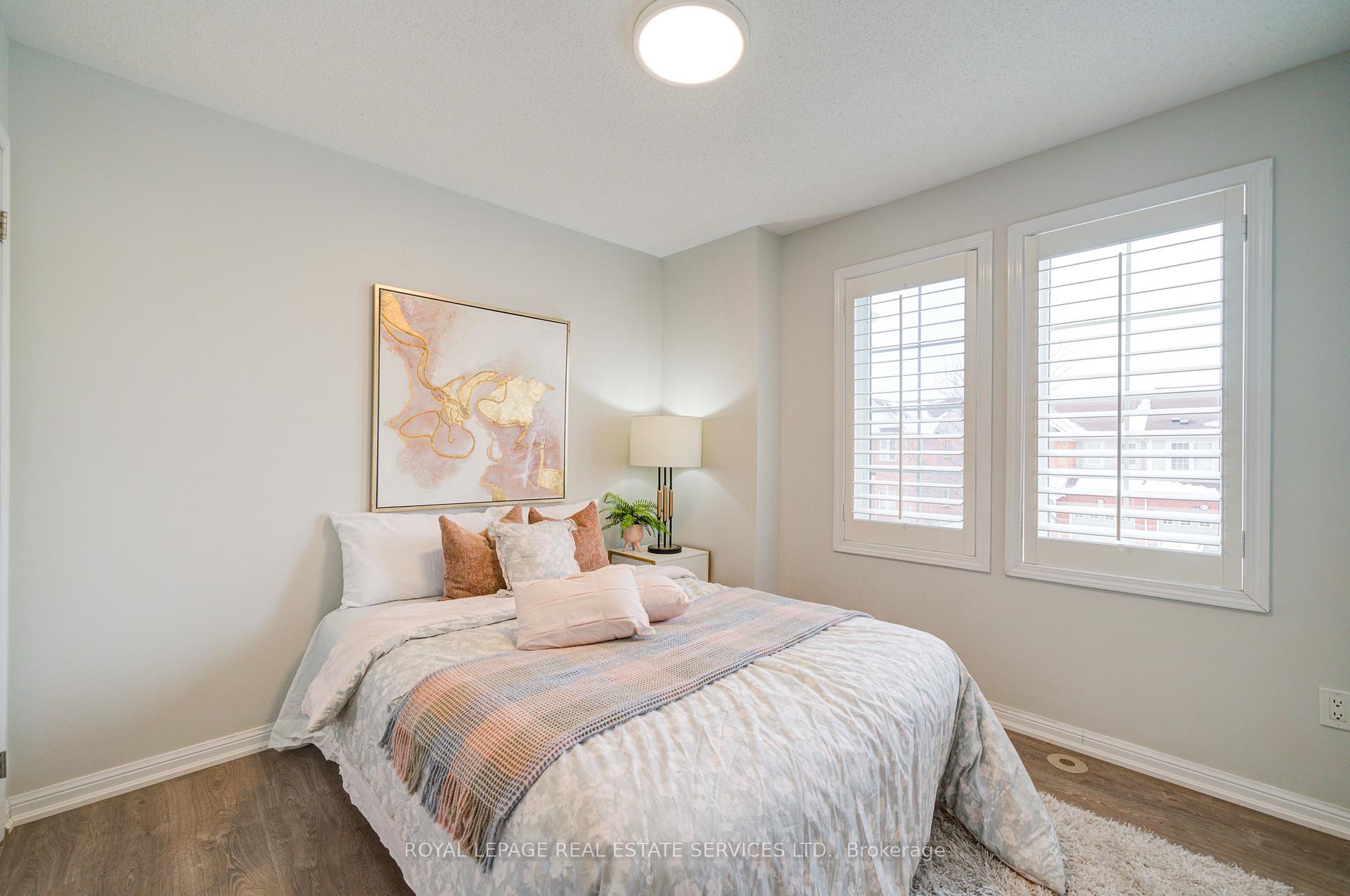 Photo 24 of 852 Gifford Crescent, Milton, Coates — HOMEH
