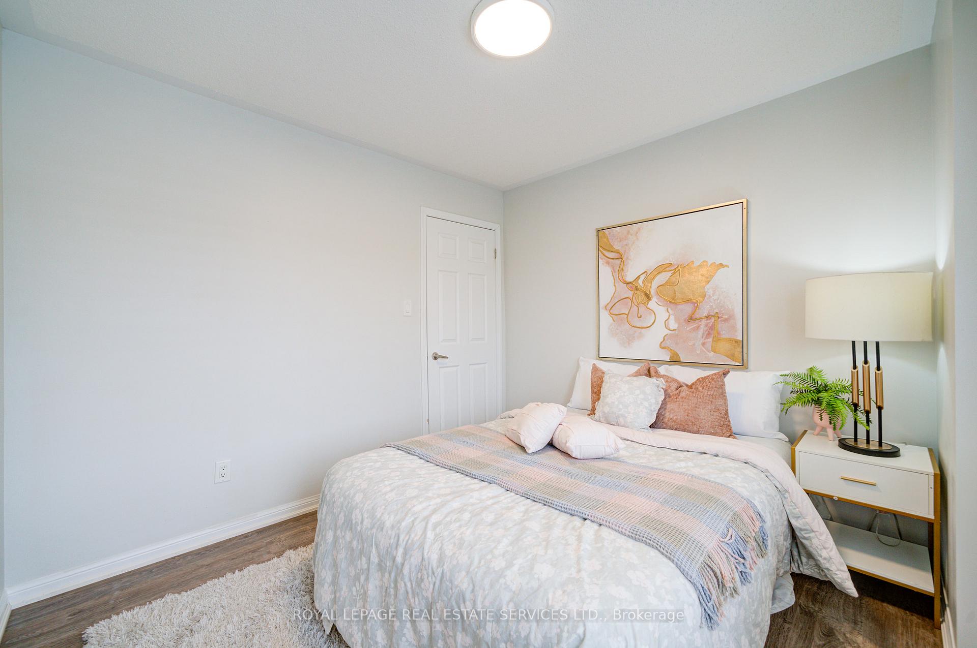 Photo 25 of 852 Gifford Crescent, Milton, Coates — HOMEH