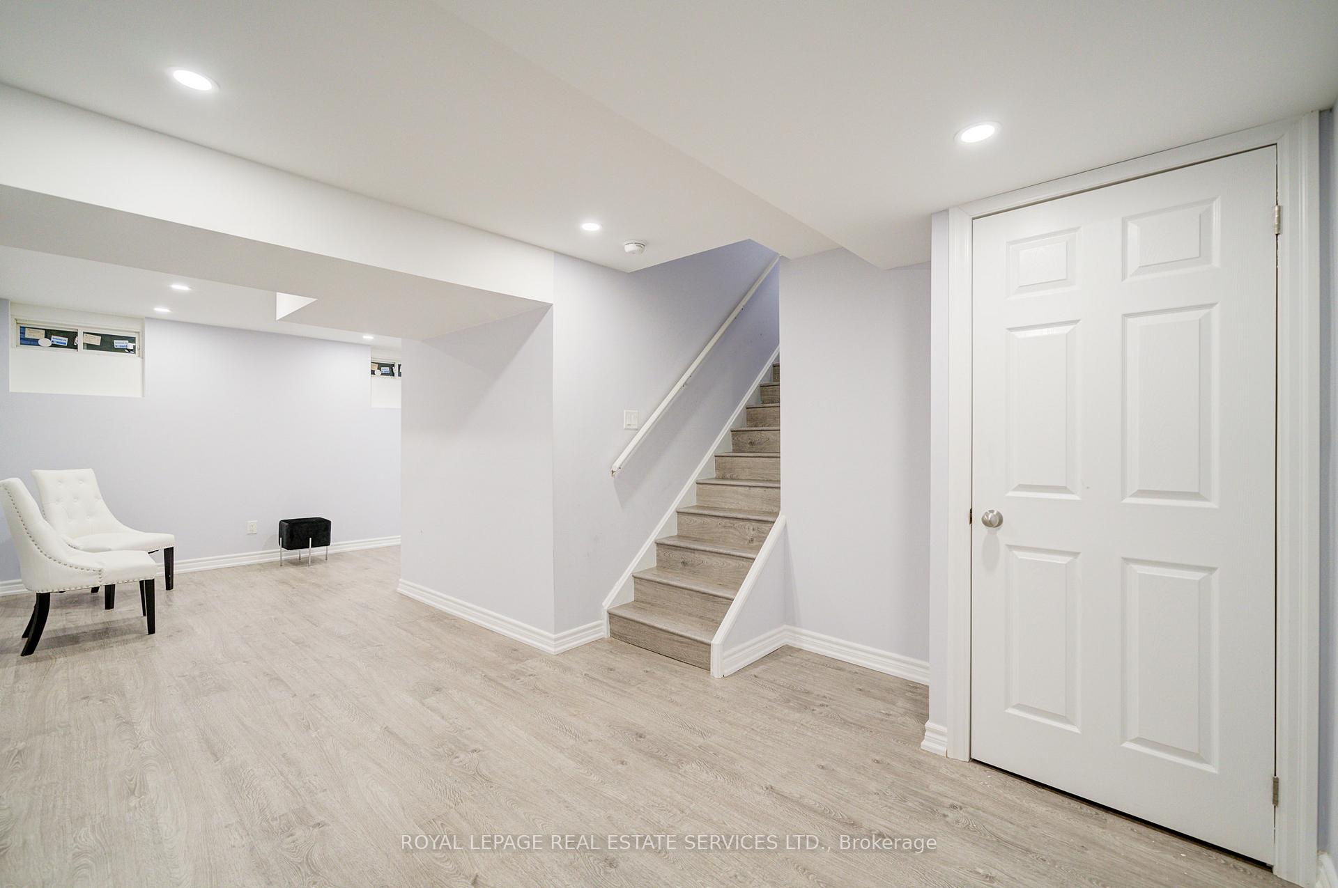 Photo 26 of 852 Gifford Crescent, Milton, Coates — HOMEH
