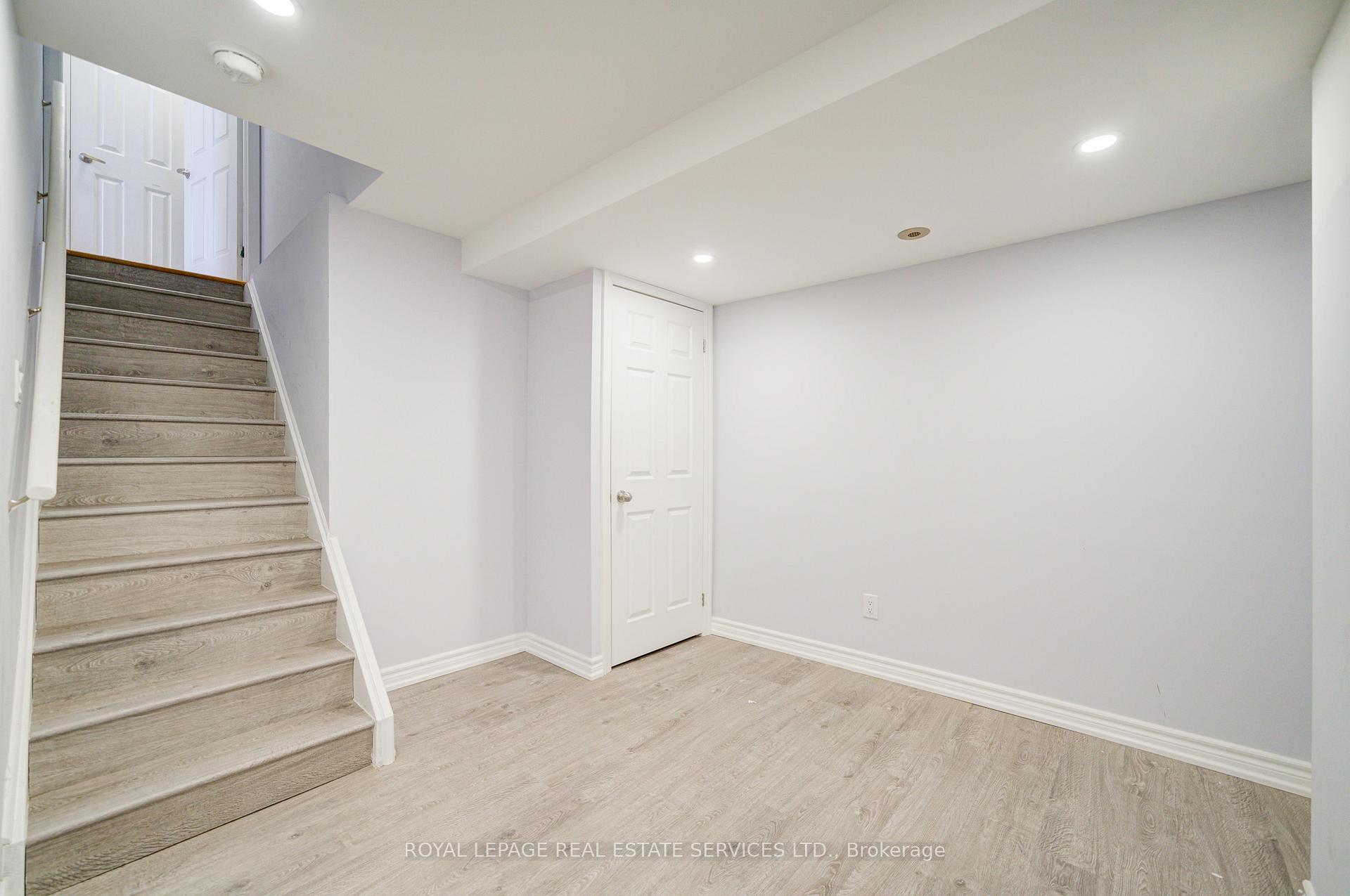 Photo 27 of 852 Gifford Crescent, Milton, Coates — HOMEH