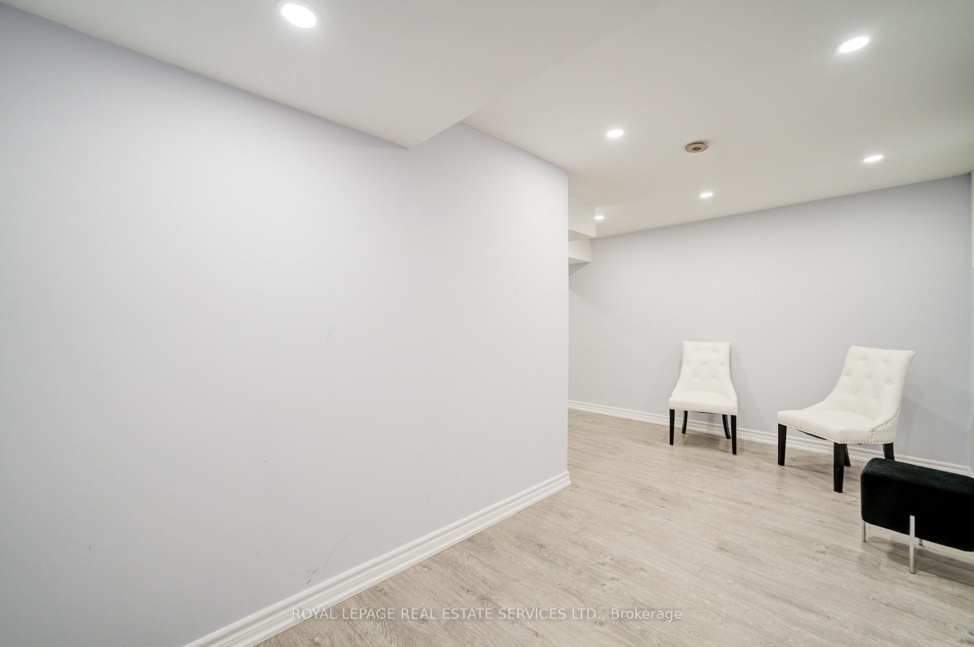 Photo 29 of 852 Gifford Crescent, Milton, Coates — HOMEH