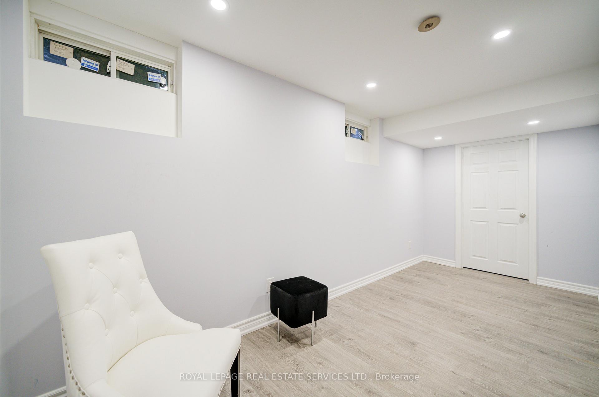 Photo 30 of 852 Gifford Crescent, Milton, Coates — HOMEH