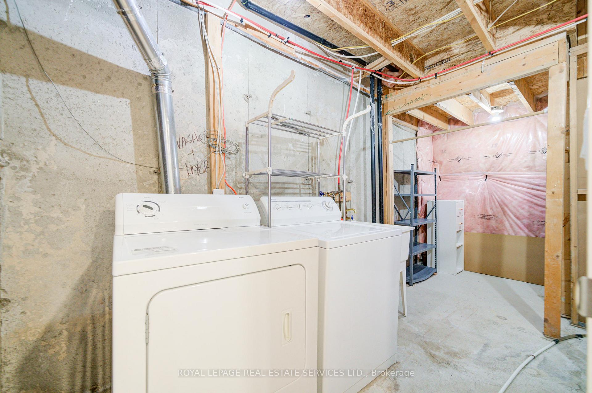 Photo 32 of 852 Gifford Crescent, Milton, Coates — HOMEH