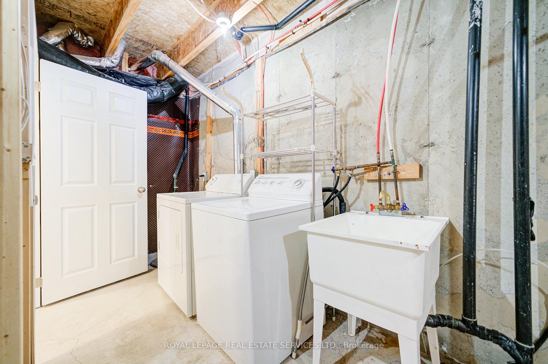 Photo 33 of 852 Gifford Crescent, Milton, Coates — HOMEH