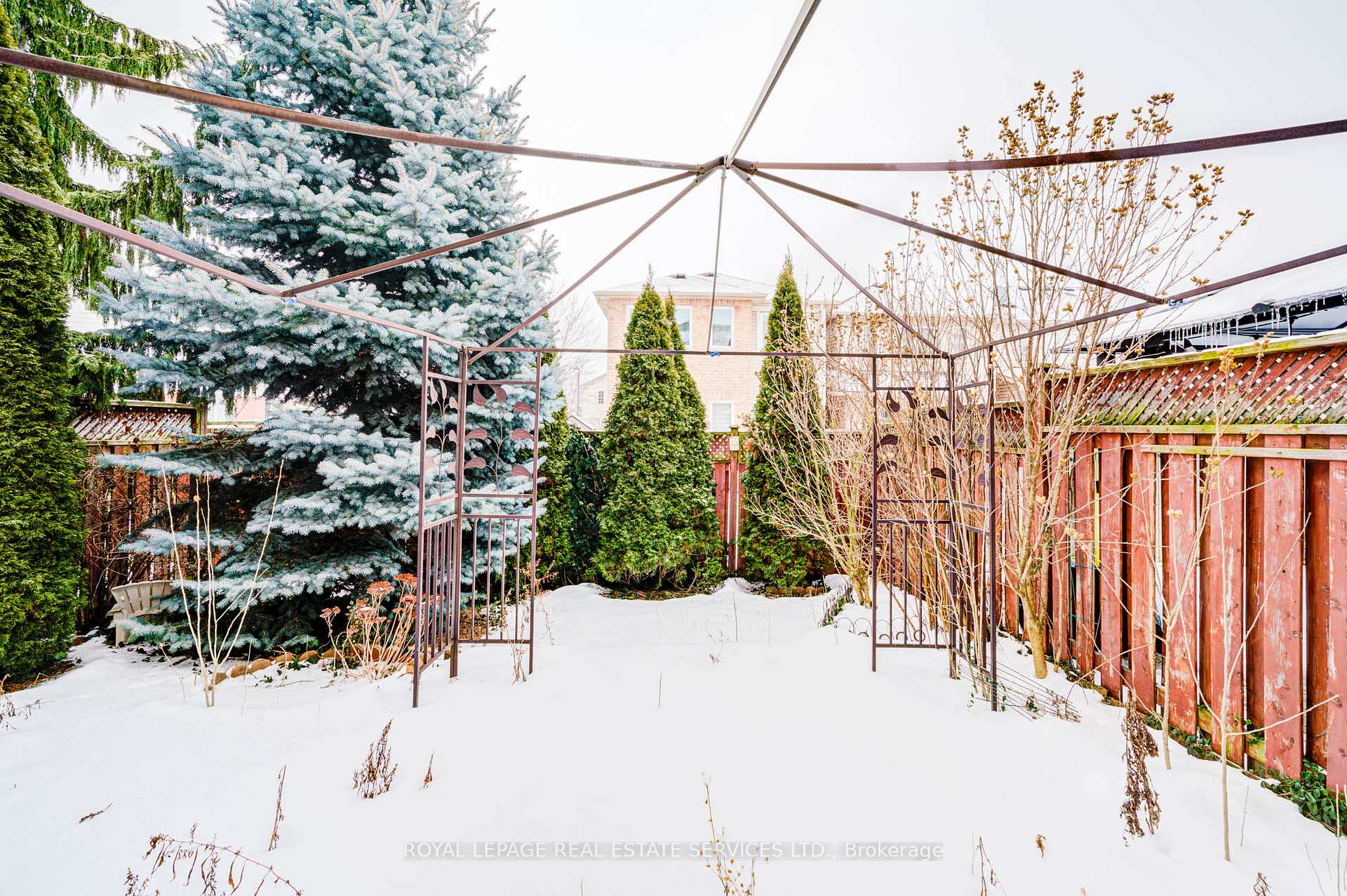 Photo 34 of 852 Gifford Crescent, Milton, Coates — HOMEH