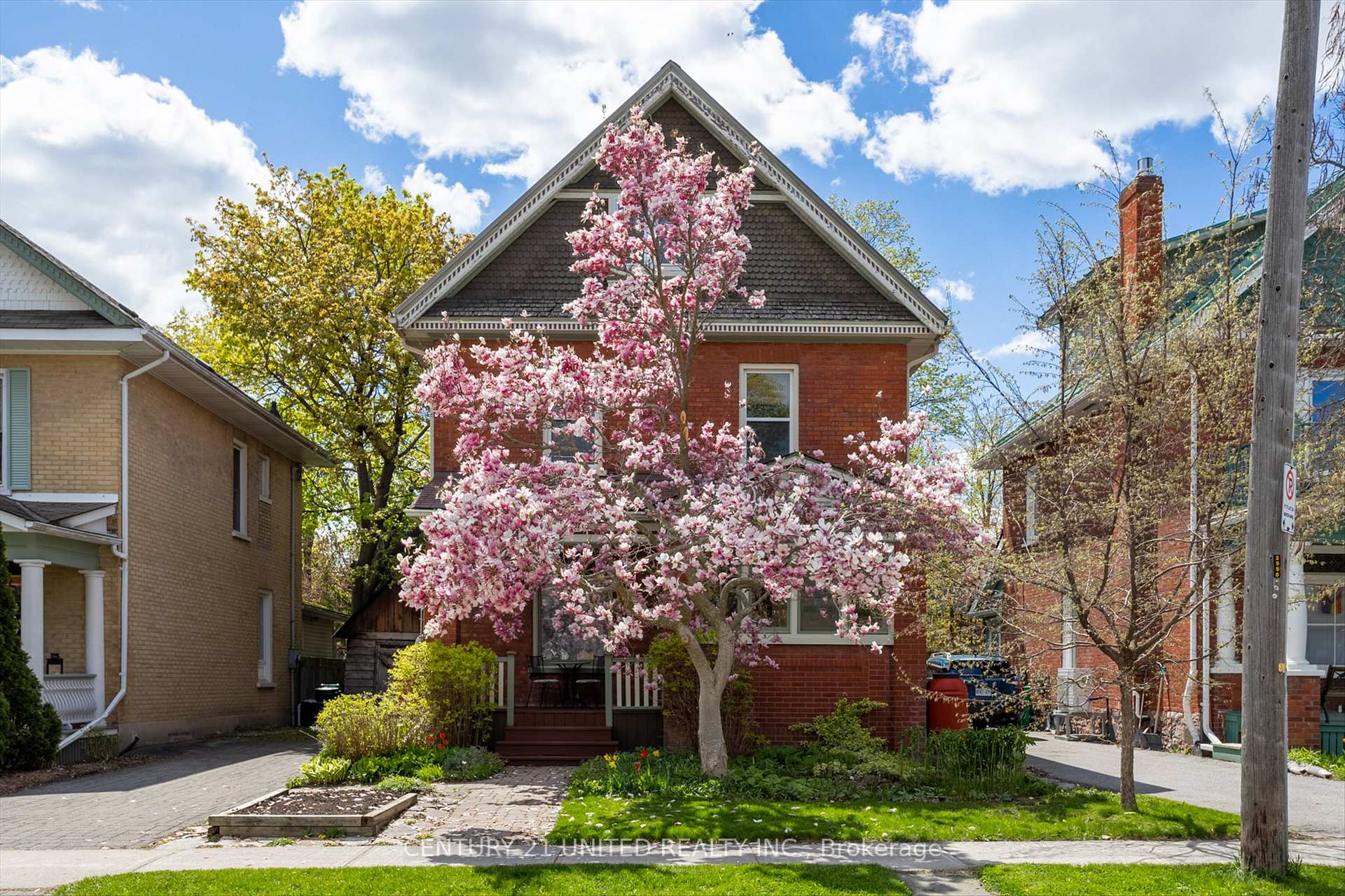 Photo 2 of 311 Pearl Avenue, Peterborough, Town Ward 3 — HOMEH