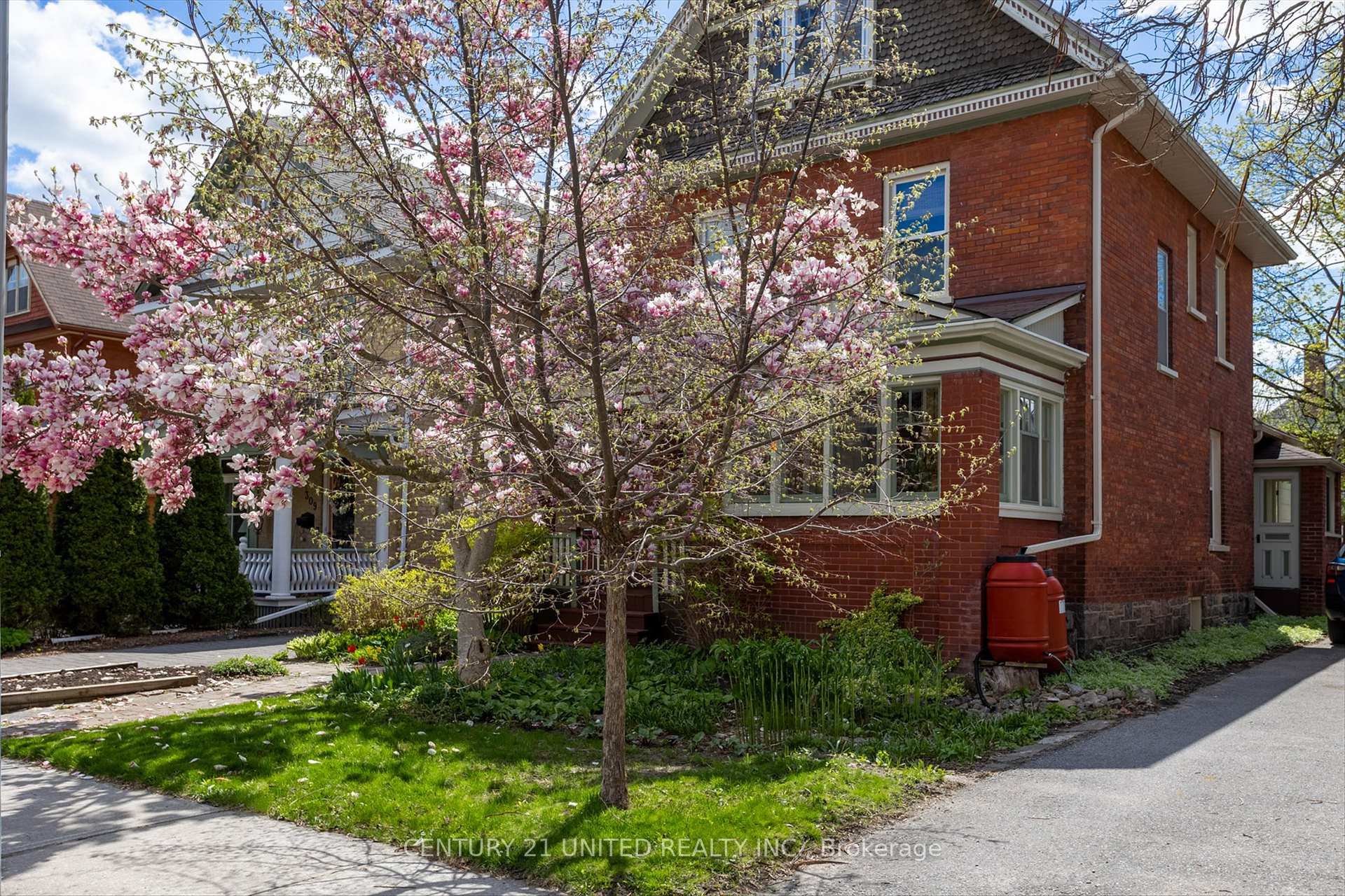 Photo 3 of 311 Pearl Avenue, Peterborough, Town Ward 3 — HOMEH
