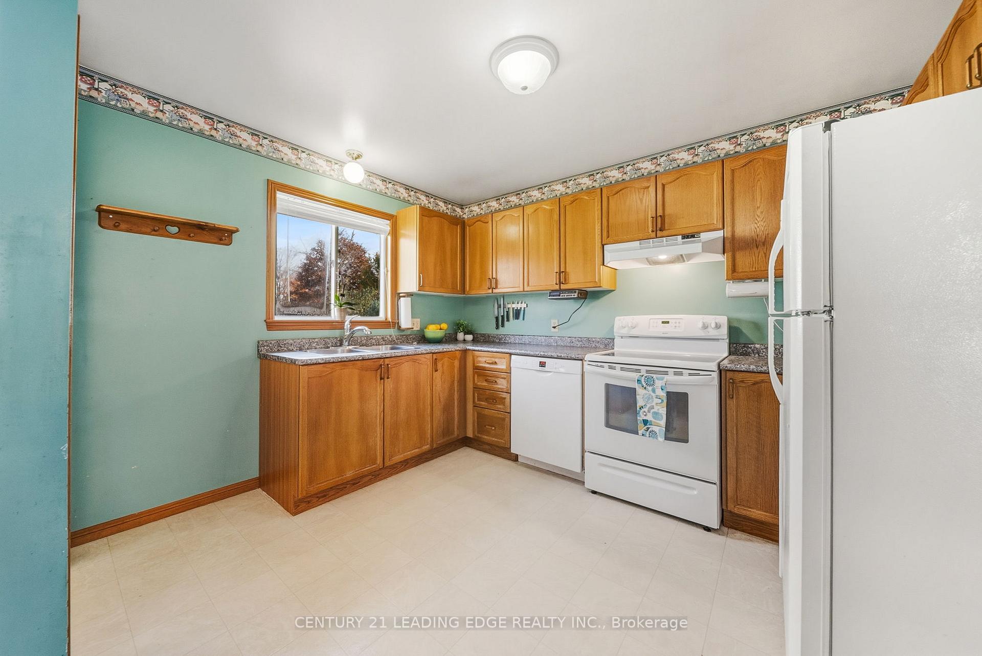 Photo 12 of 87 Beechwood Avenue, Brock, Beaverton — HOMEH