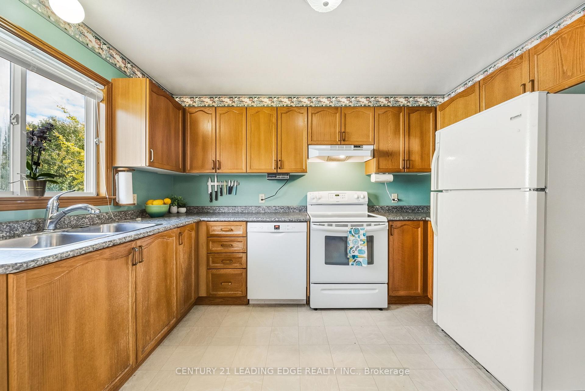 Photo 11 of 87 Beechwood Avenue, Brock, Beaverton — HOMEH