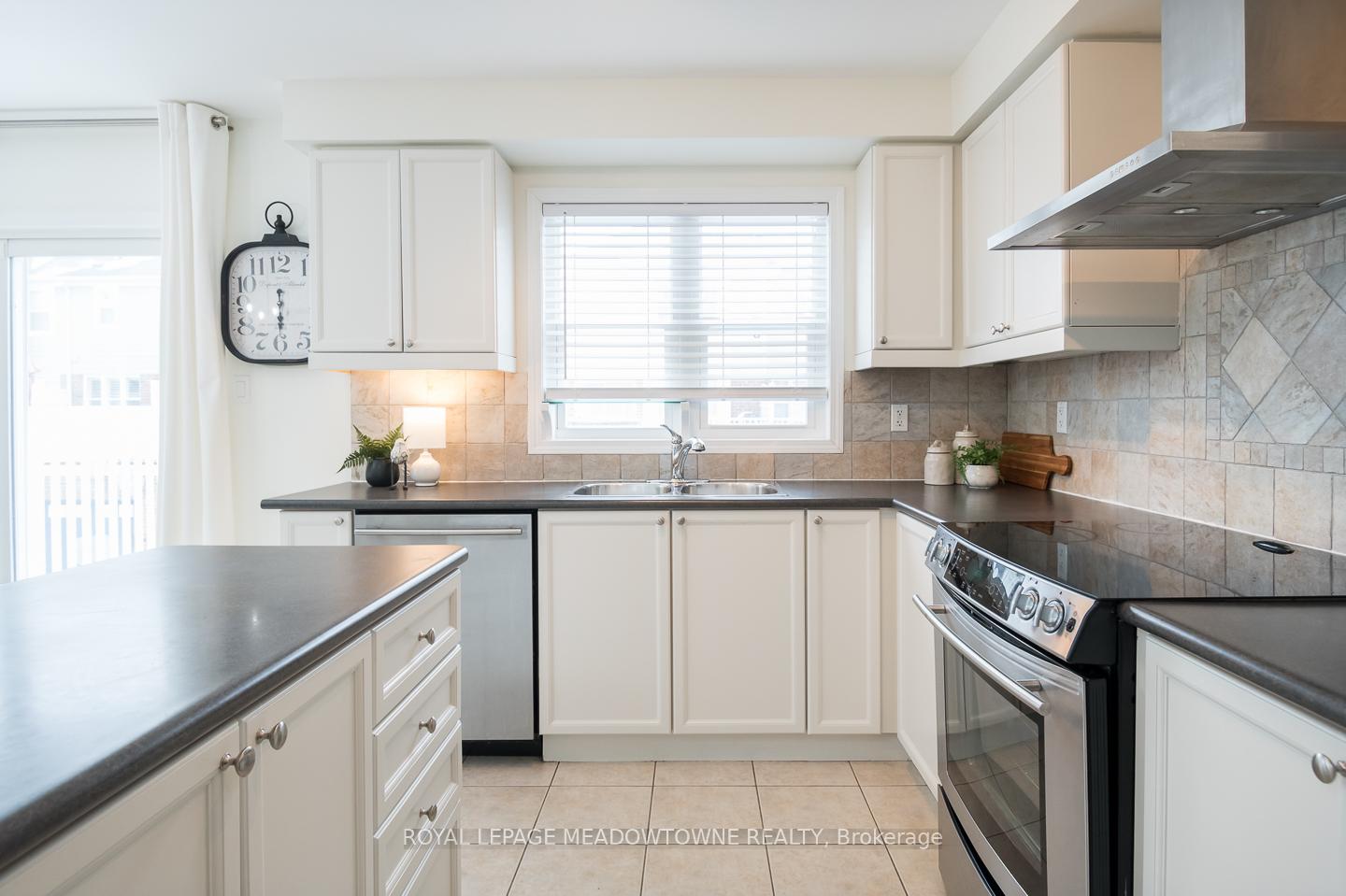 Photo 14 of 671 Holly Avenue, Milton, Coates — HOMEH