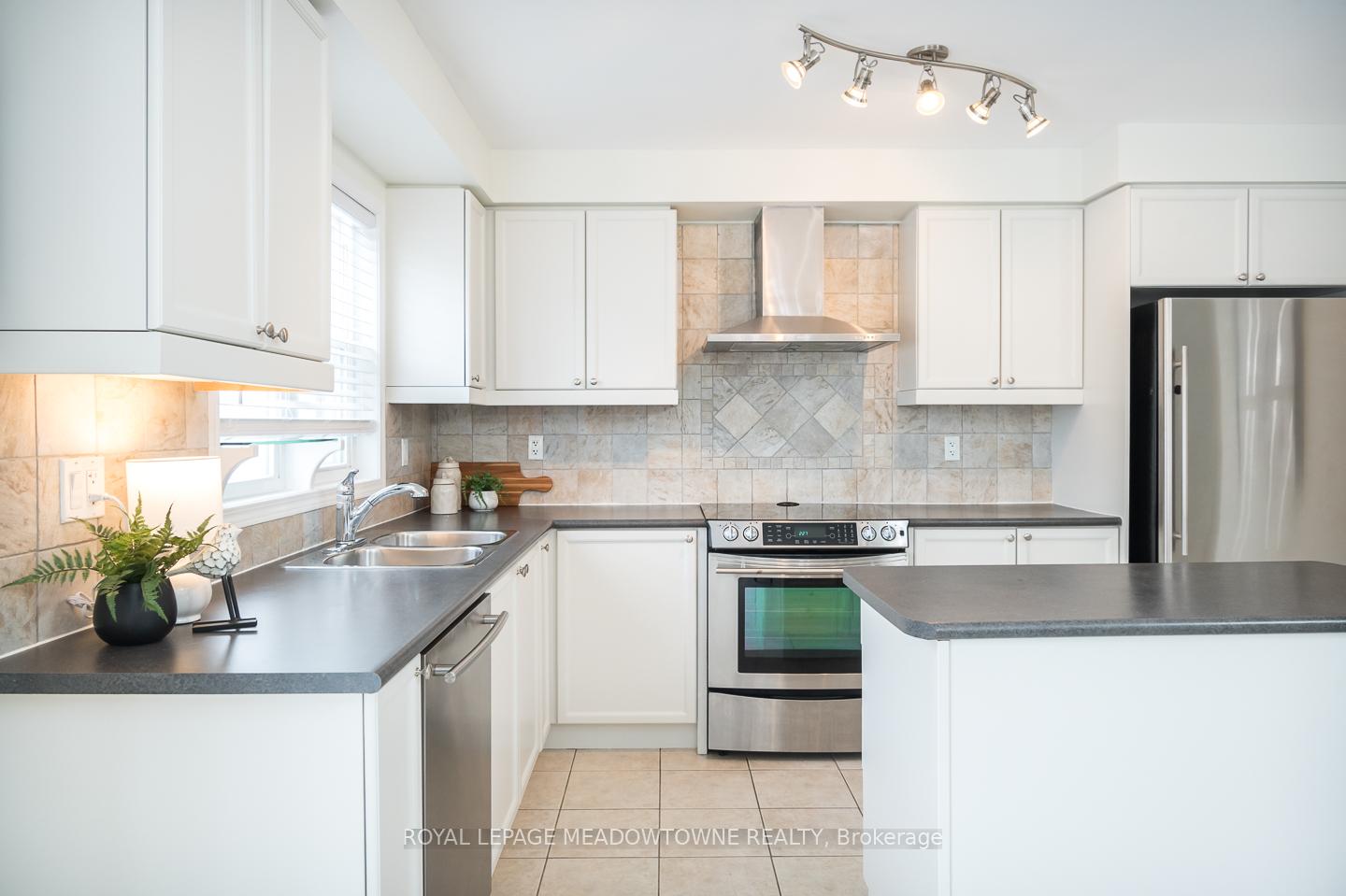 Photo 16 of 671 Holly Avenue, Milton, Coates — HOMEH