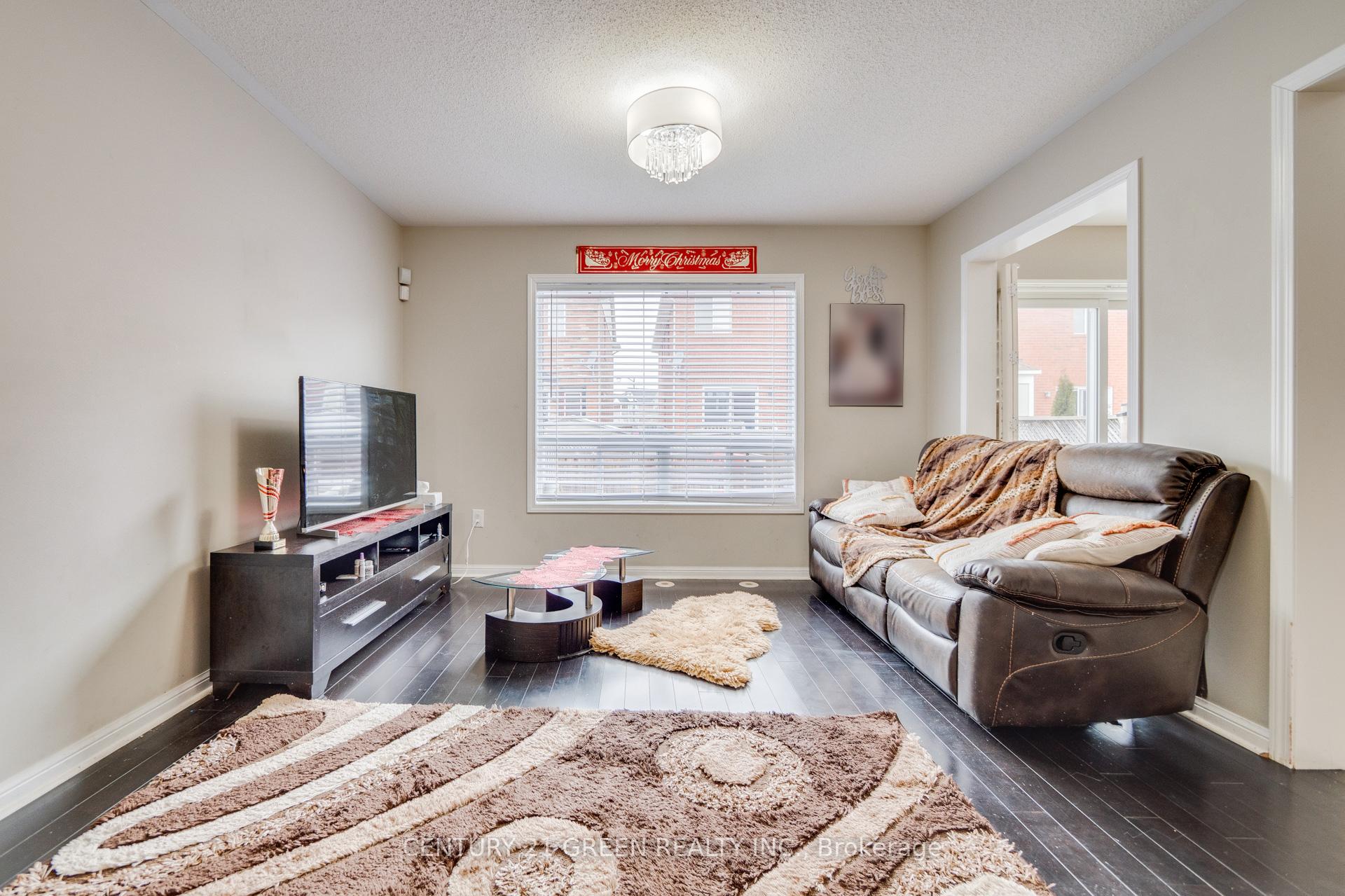 Photo 8 of 843 Gifford Crescent, Milton, Coates — HOMEH