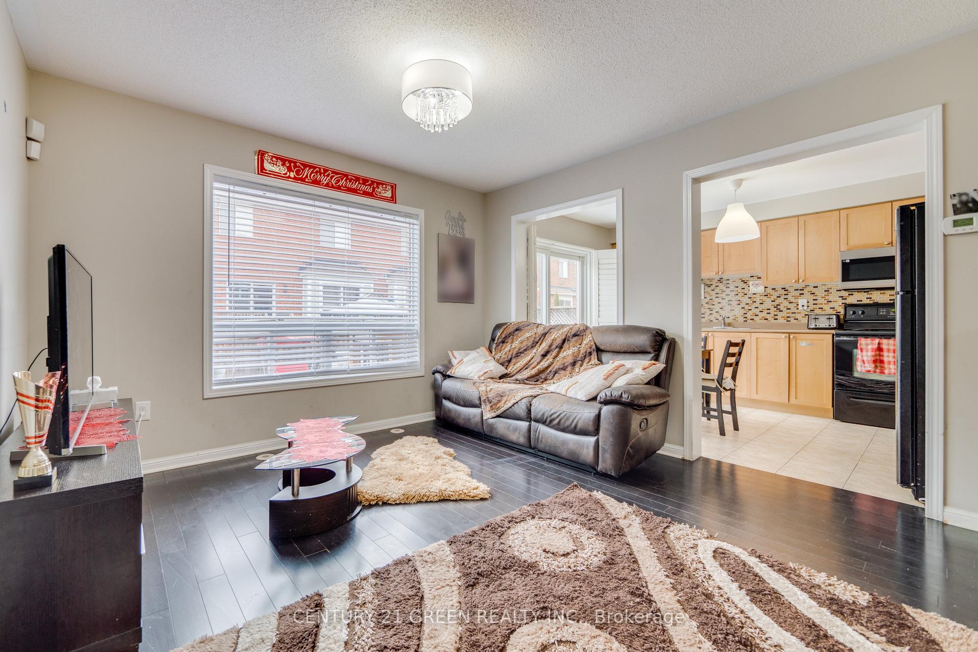 Photo 10 of 843 Gifford Crescent, Milton, Coates — HOMEH