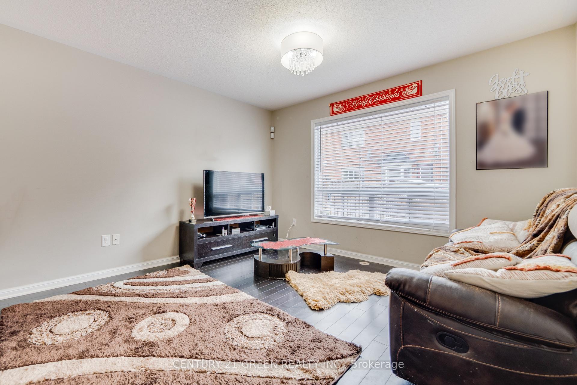 Photo 11 of 843 Gifford Crescent, Milton, Coates — HOMEH