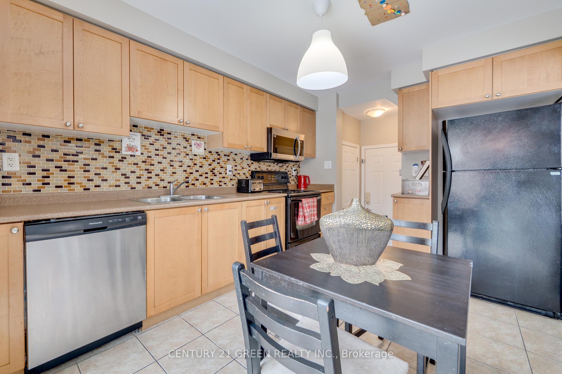 Photo 13 of 843 Gifford Crescent, Milton, Coates — HOMEH