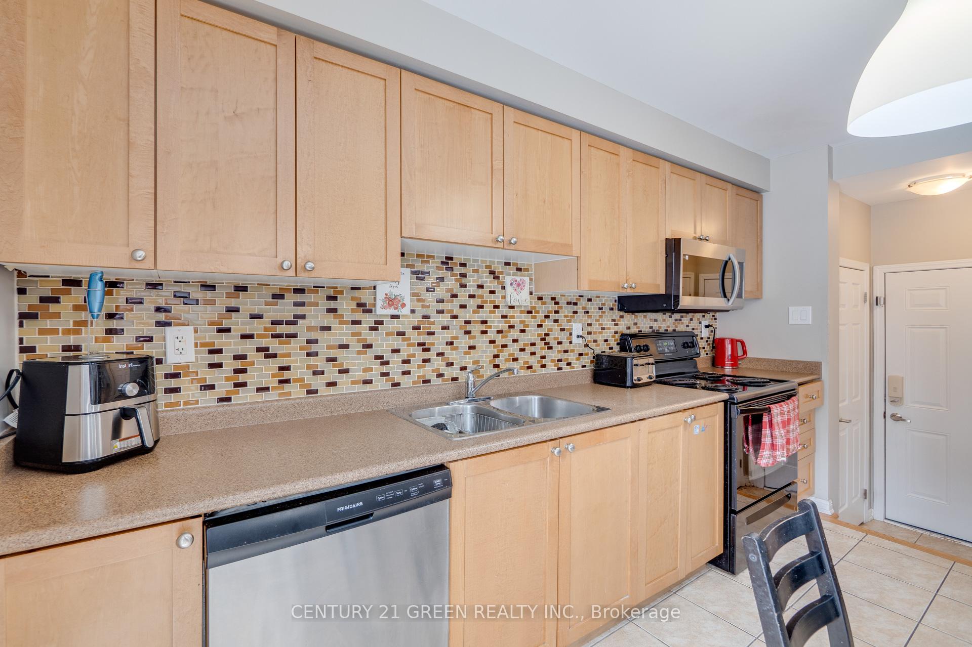 Photo 14 of 843 Gifford Crescent, Milton, Coates — HOMEH