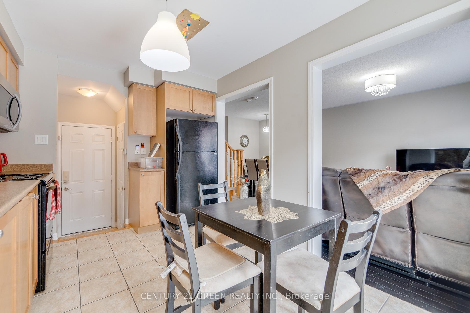 Photo 15 of 843 Gifford Crescent, Milton, Coates — HOMEH