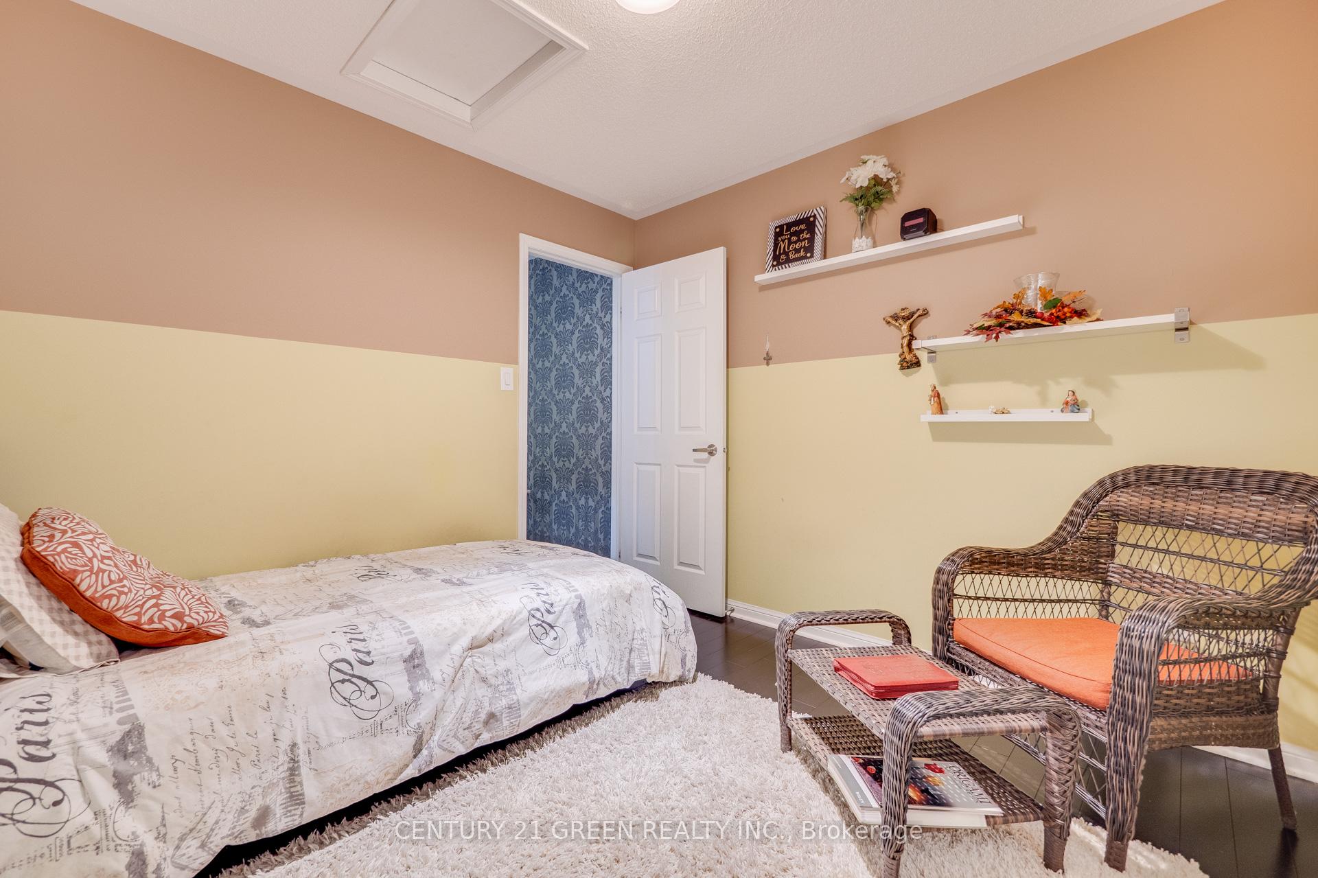 Photo 20 of 843 Gifford Crescent, Milton, Coates — HOMEH