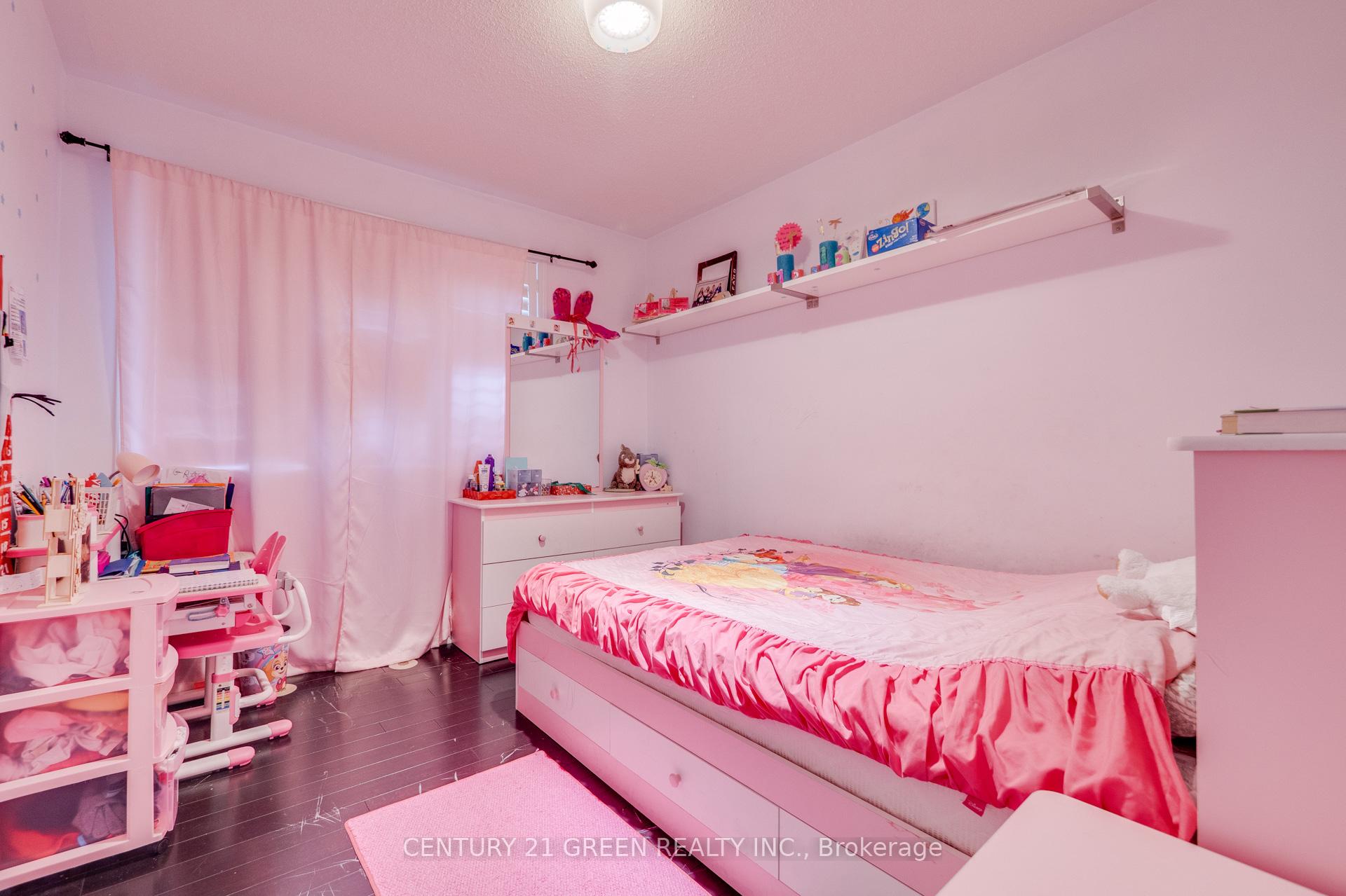 Photo 21 of 843 Gifford Crescent, Milton, Coates — HOMEH