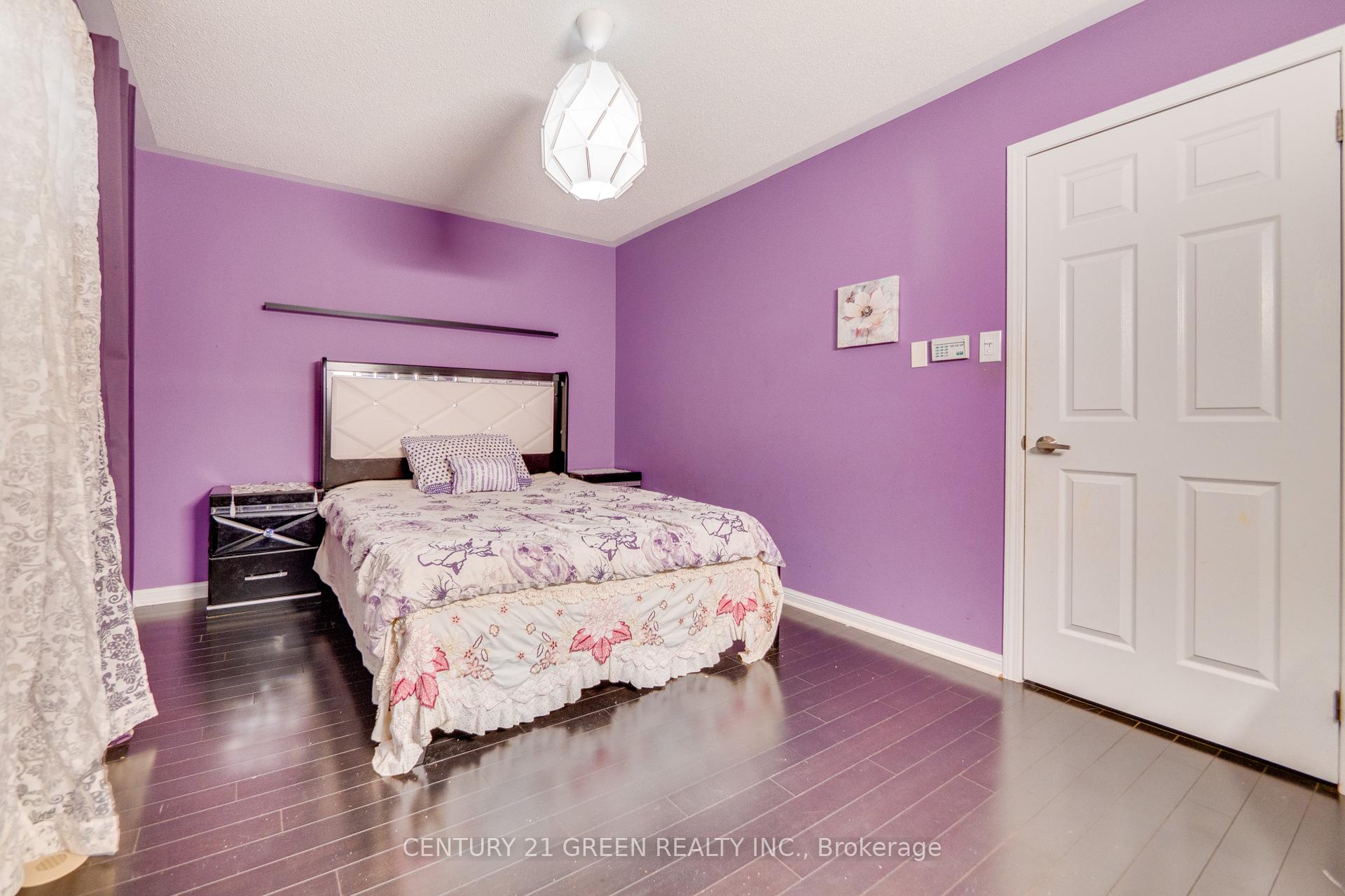 Photo 23 of 843 Gifford Crescent, Milton, Coates — HOMEH