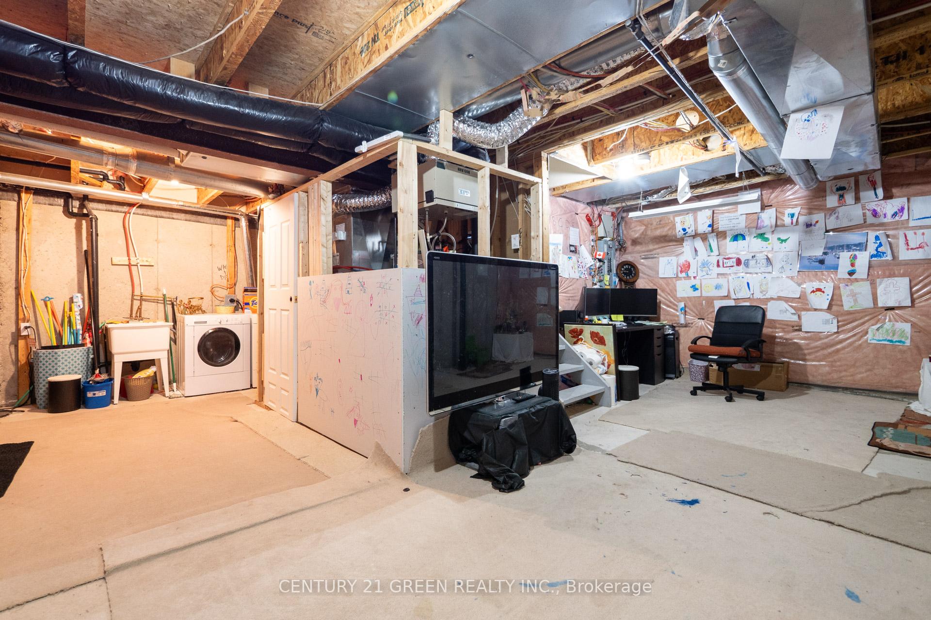 Photo 28 of 843 Gifford Crescent, Milton, Coates — HOMEH