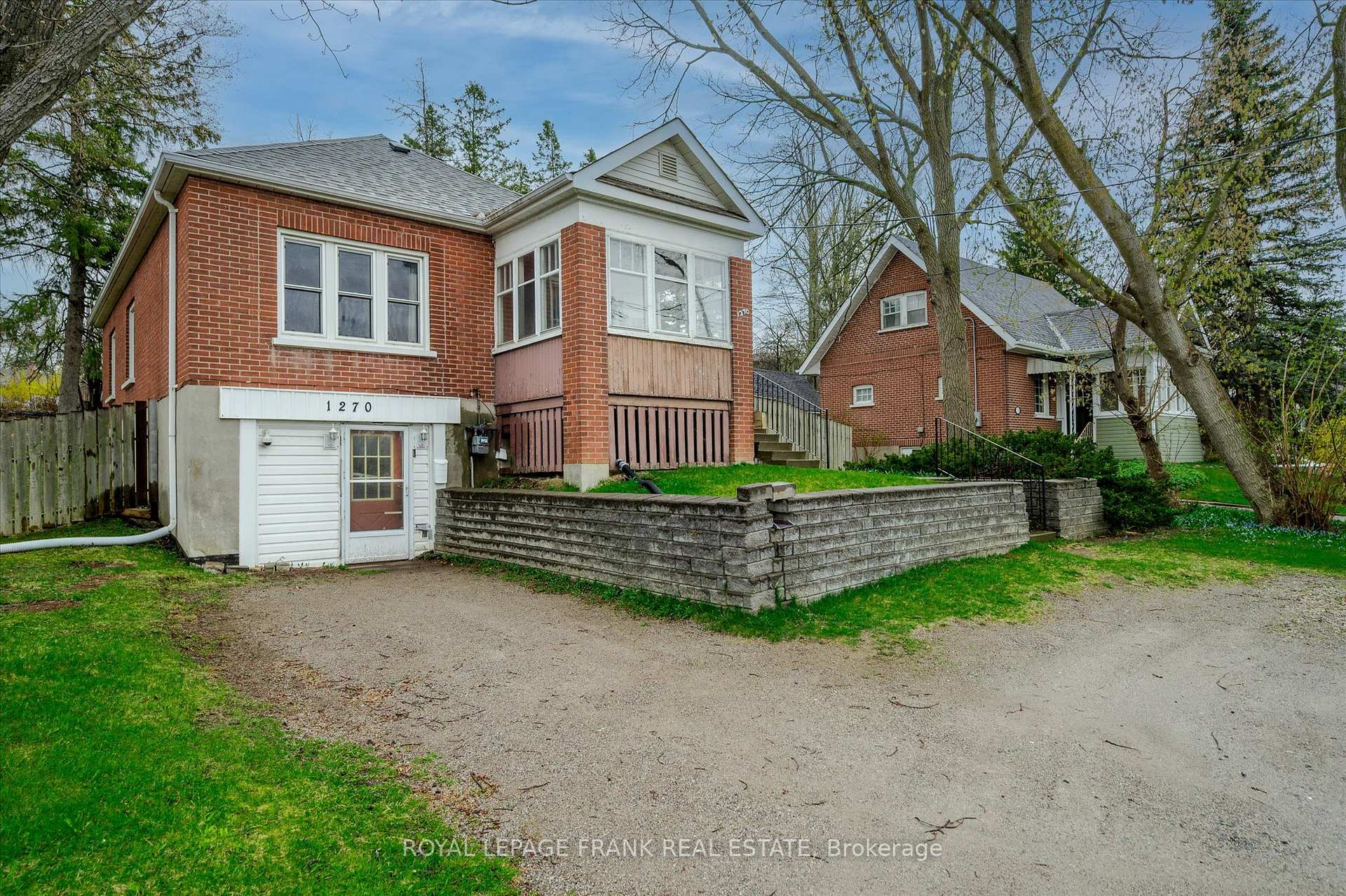 Photo 2 of 1270 Clonsilla Avenue, Peterborough, Town Ward 3 — HOMEH