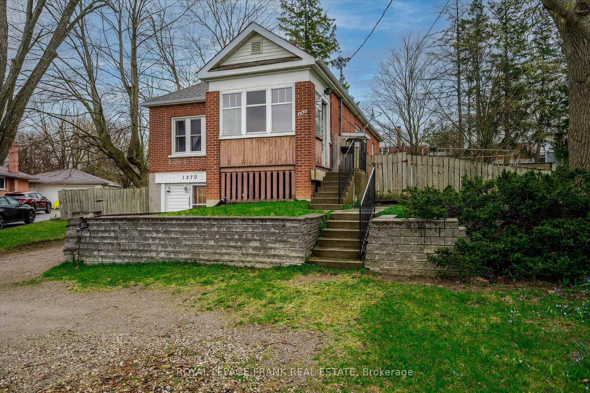 Photo 3 of 1270 Clonsilla Avenue, Peterborough, Town Ward 3 — HOMEH