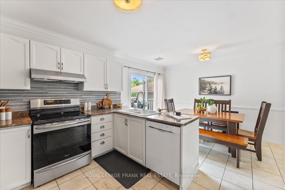 Photo 8 of 3046 Westridge Boulevard, Peterborough, Monaghan Ward 2 — HOMEH